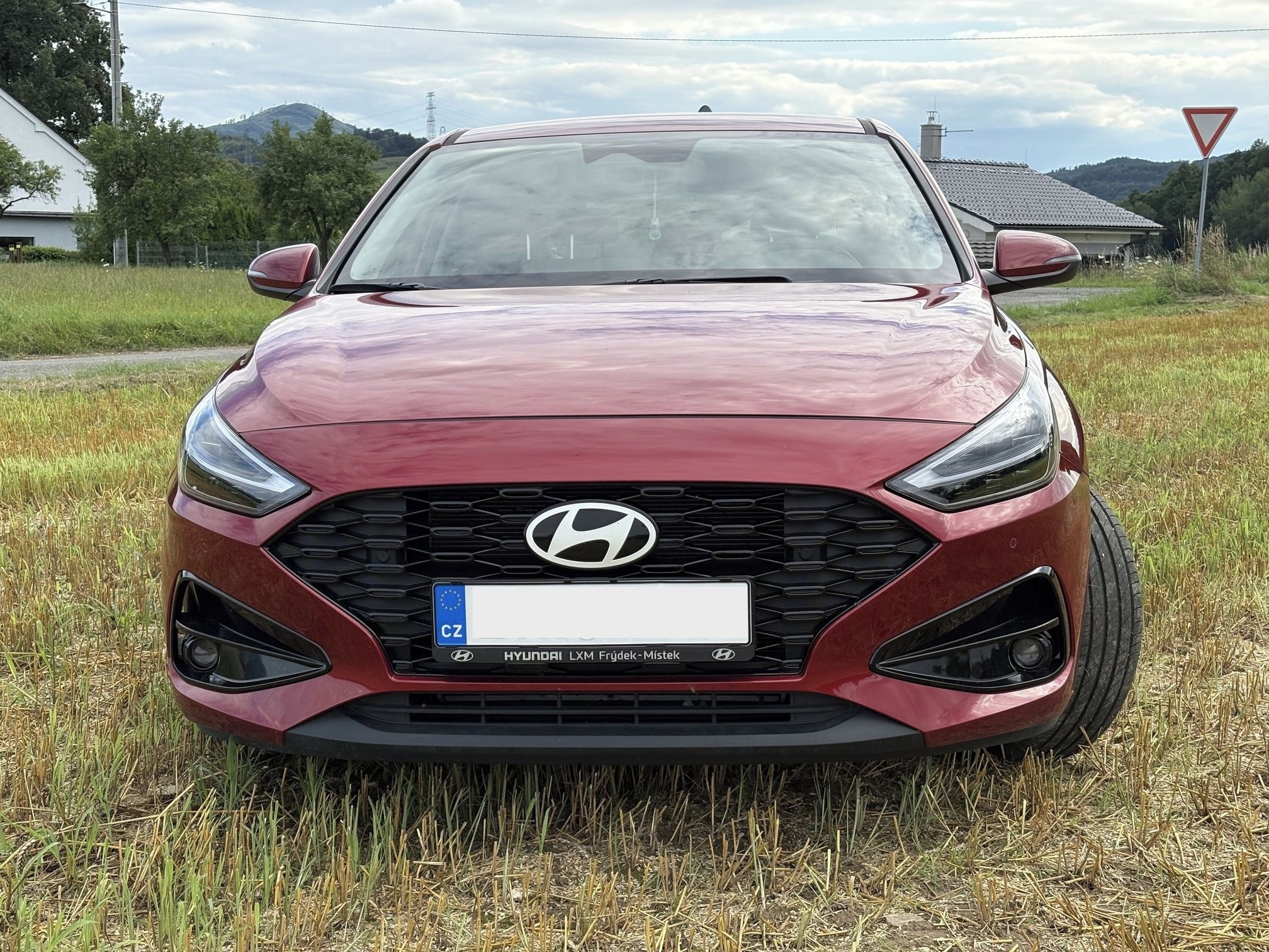Hyundai i30, Hyundai i30 v záruce s tažným - fotka 2