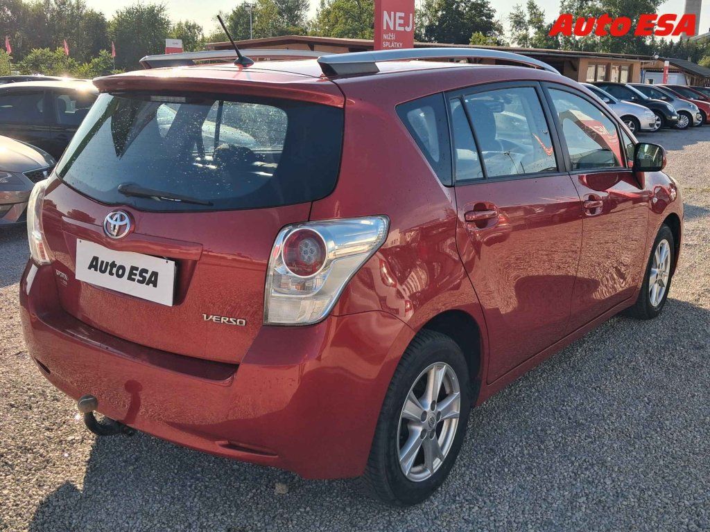 Toyota Verso, 2.0 - fotka 4