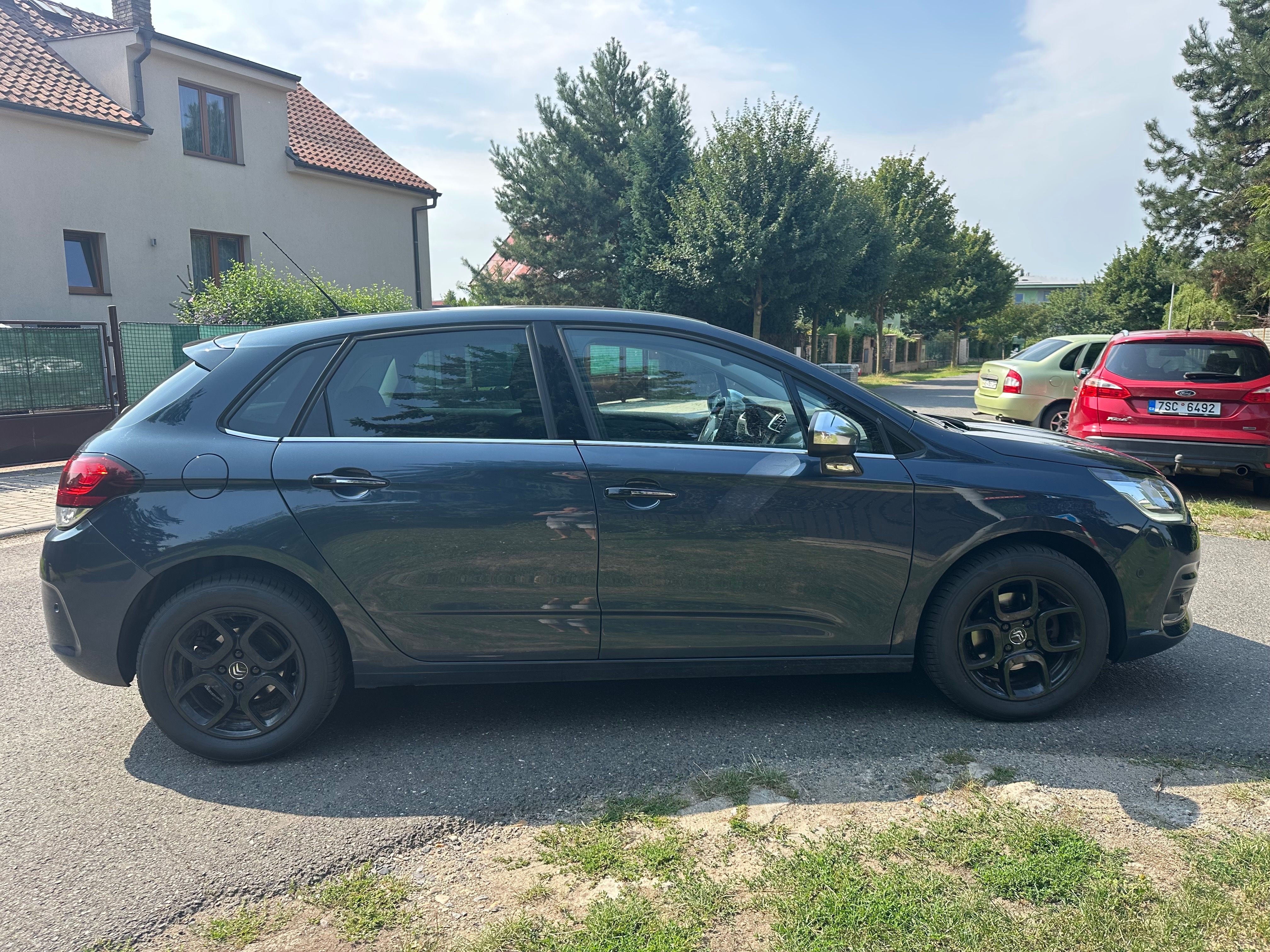Citroën C4, 1,6 HDI 88 KW 100 TIS KM - fotka 6