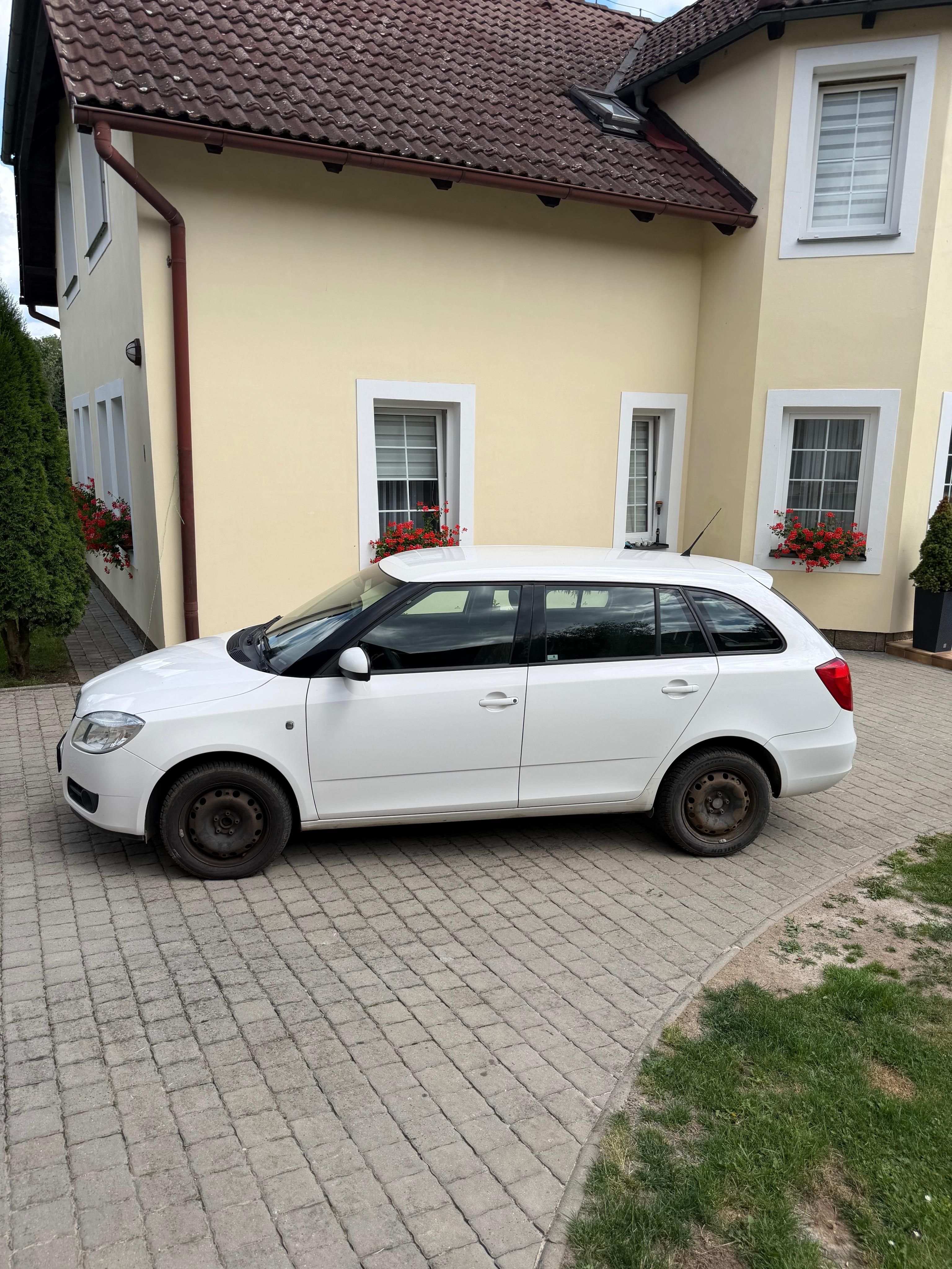 Škoda Fabia, 2xklice, servisní knížka - fotka 3