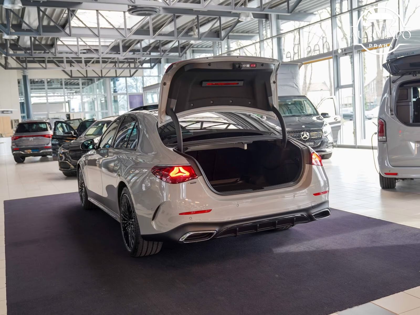 Mercedes-Benz Třídy E, 450d 4Matic AMG Line - fotka 4