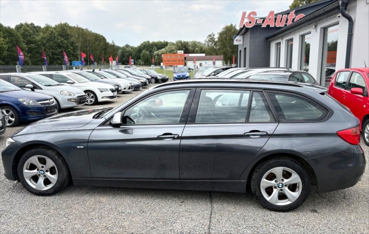 BMW Řada 3, 2,0 318D COMBI - fotka 2