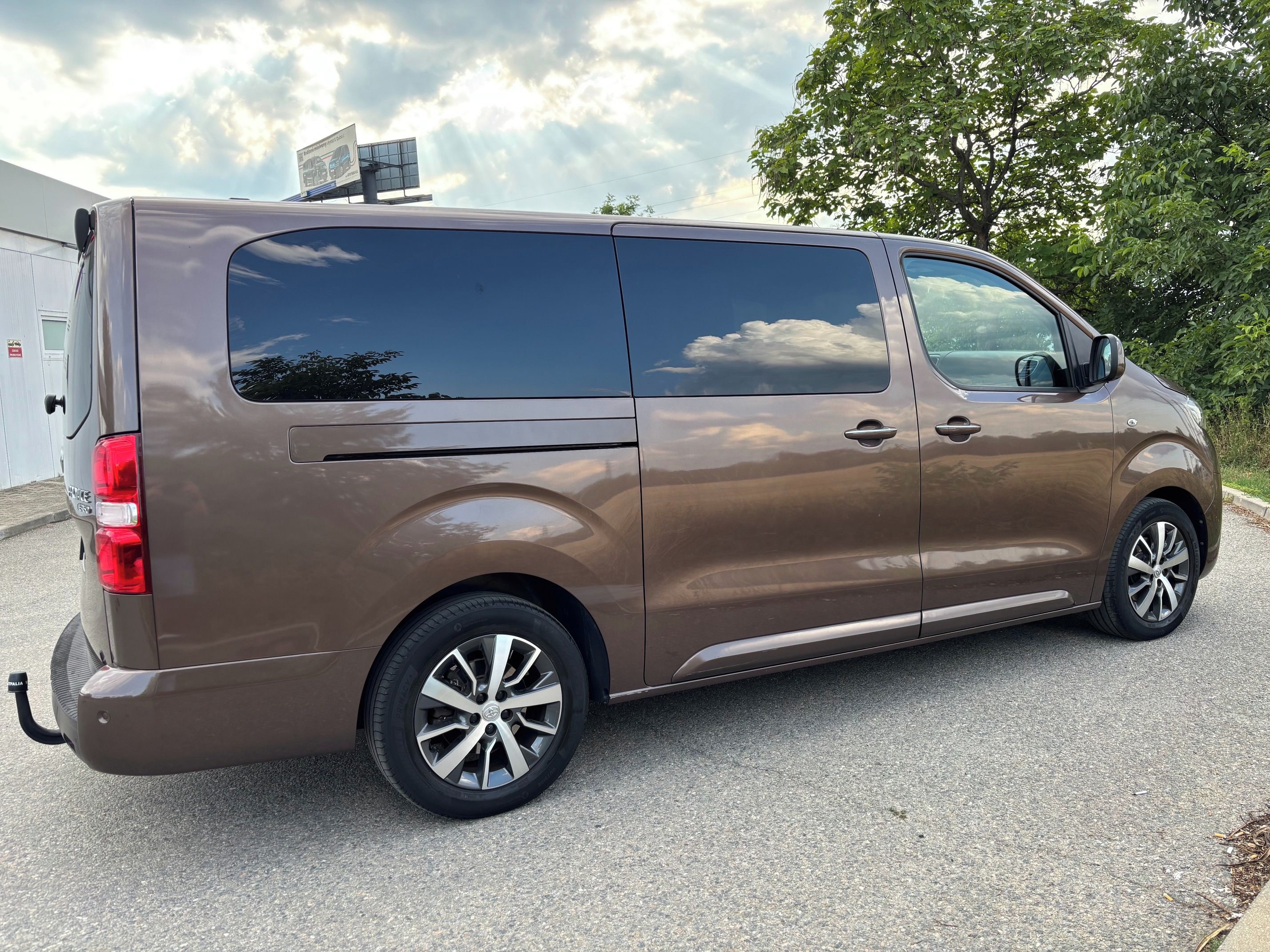 Toyota Proace, 2,0D4-D FAMILY LONG,1.maj.ČR - fotka 6