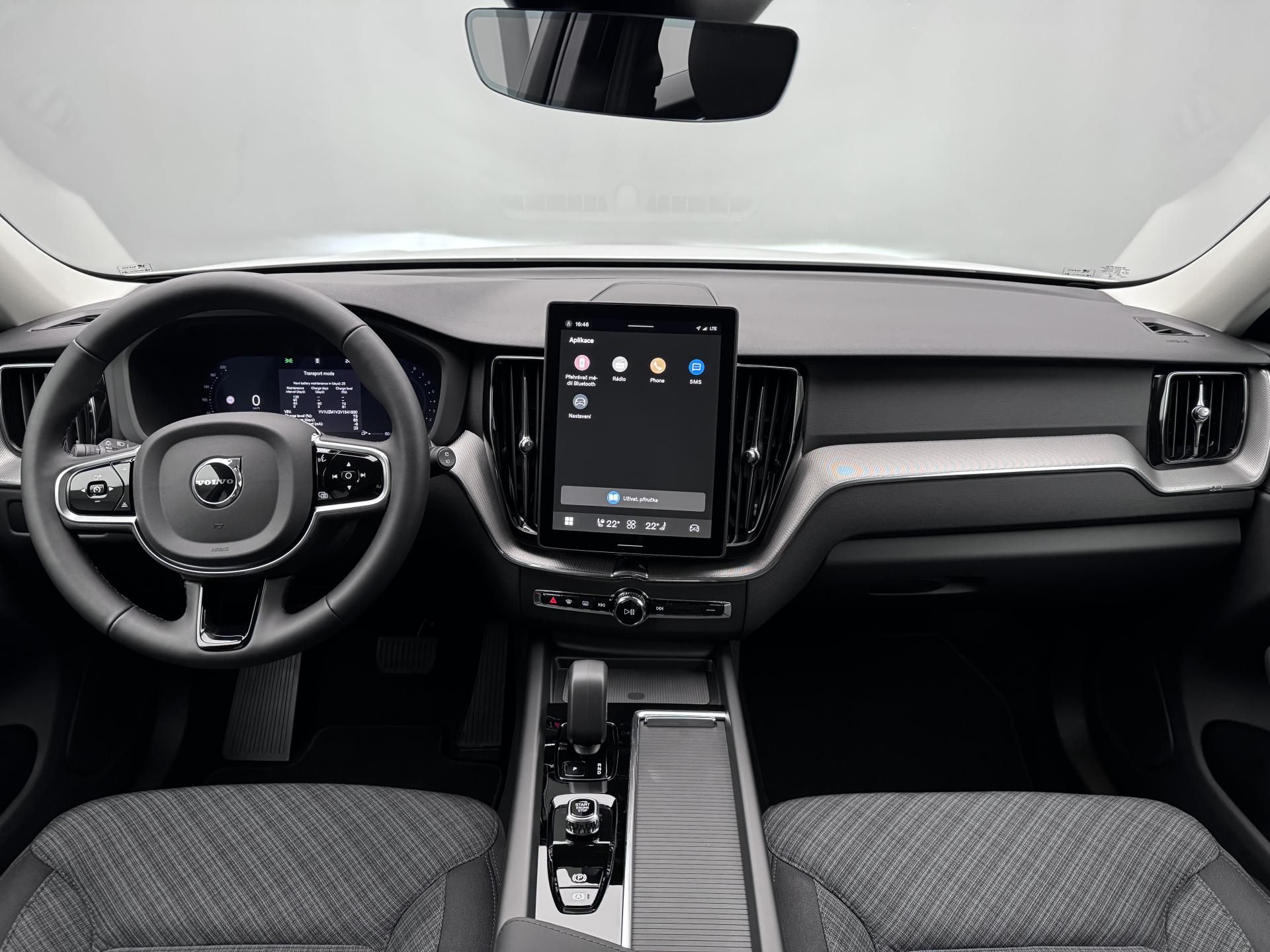 Volvo XC60, B5 AWD AUT ESSENTIAL - fotka 2