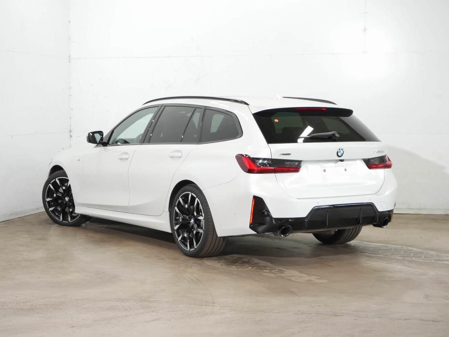 BMW Řada 3, 330d xDrive Touring M PRO - fotka 3