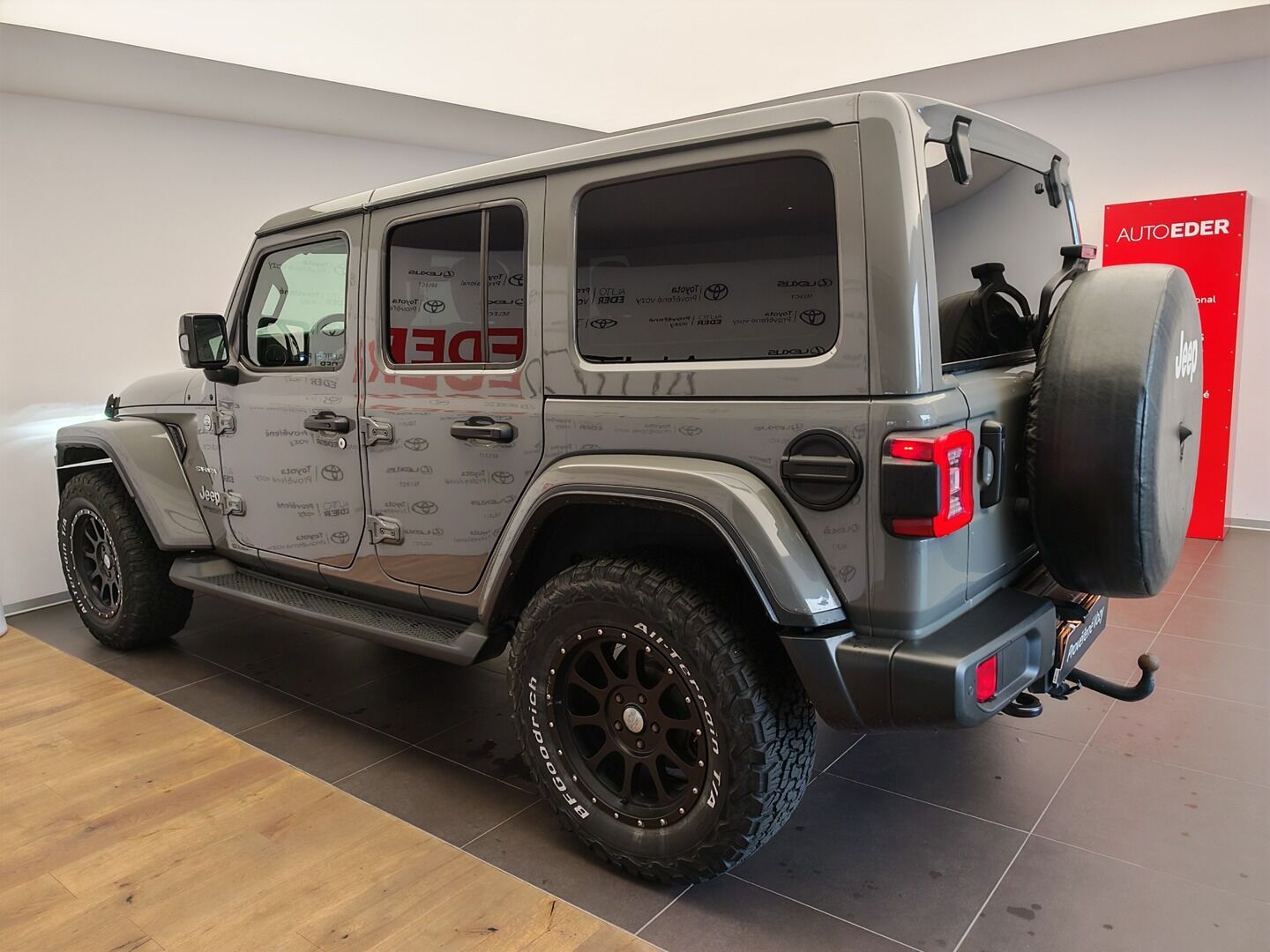 Jeep Wrangler, SAHARA 2.0T 4x4 Unlimited - fotka 6