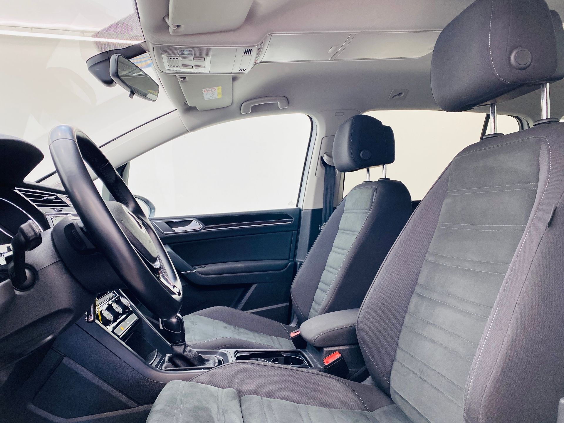 Volkswagen Touran, 2.0 TDI DSG 110kW Highline - fotka 5