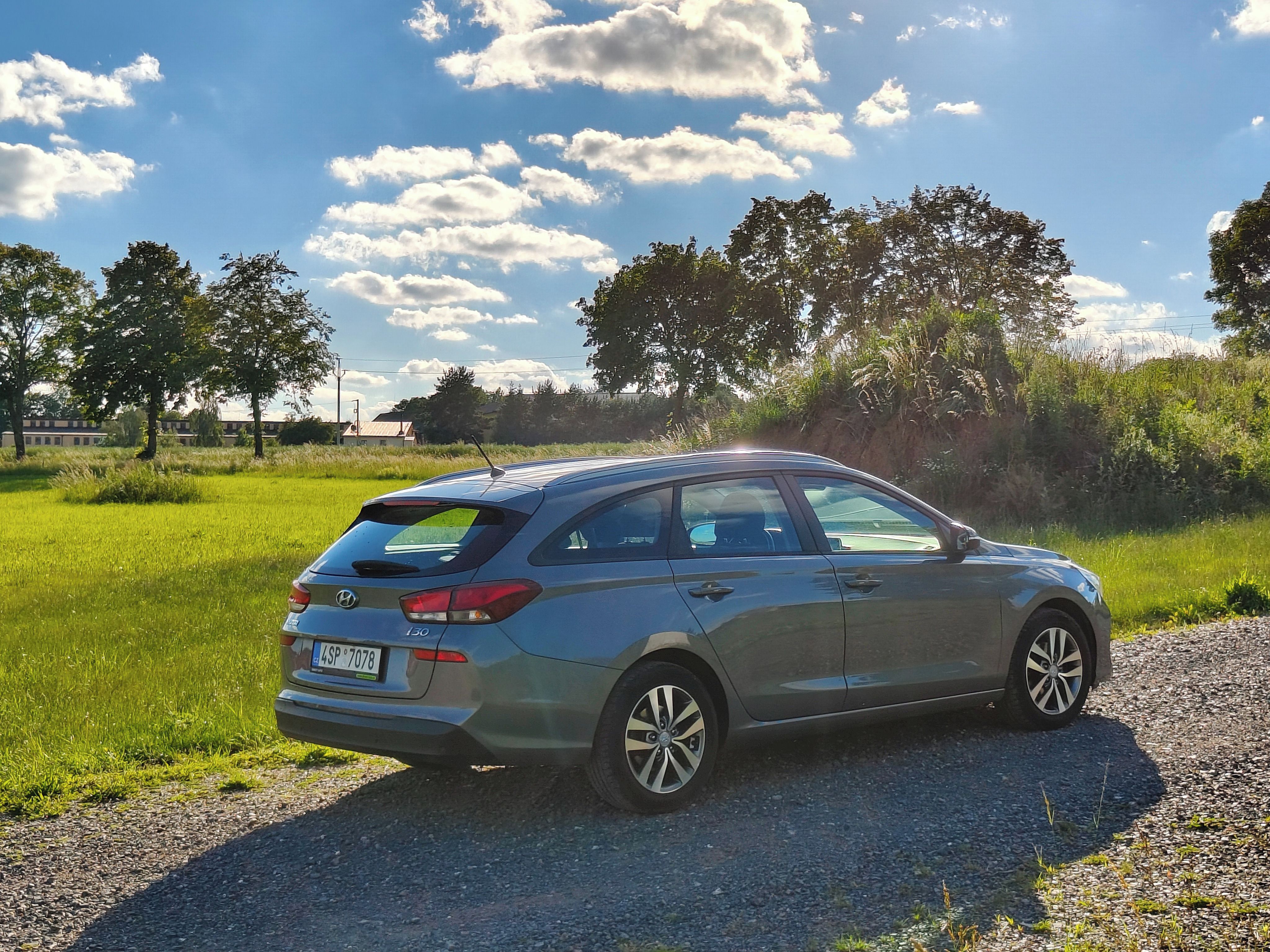 Hyundai i30, Hyundai i30 kombi 1.6 CRDi - fotka 2