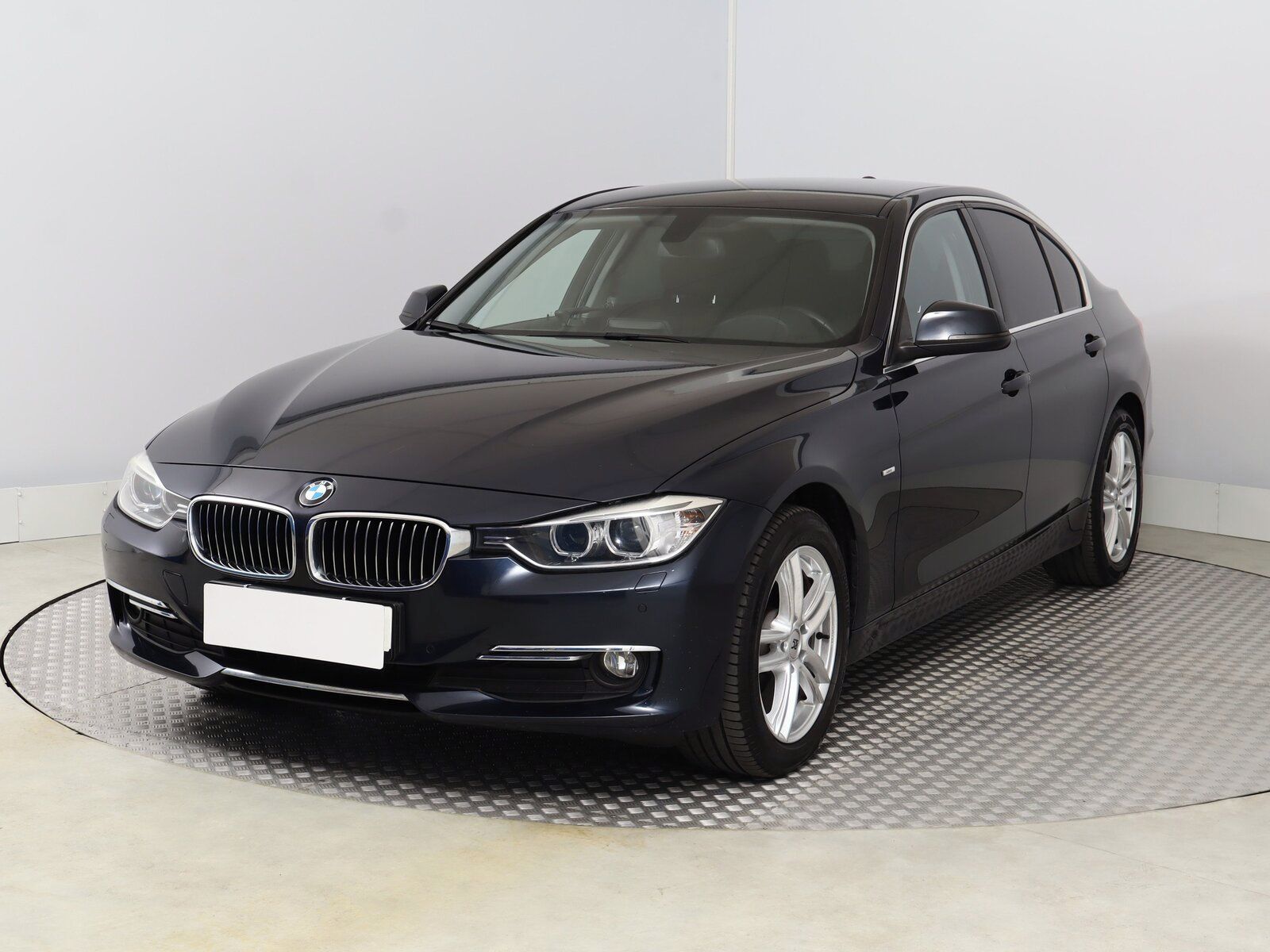 BMW Řada 3, 320 d xDrive, Luxury Line - fotka 2