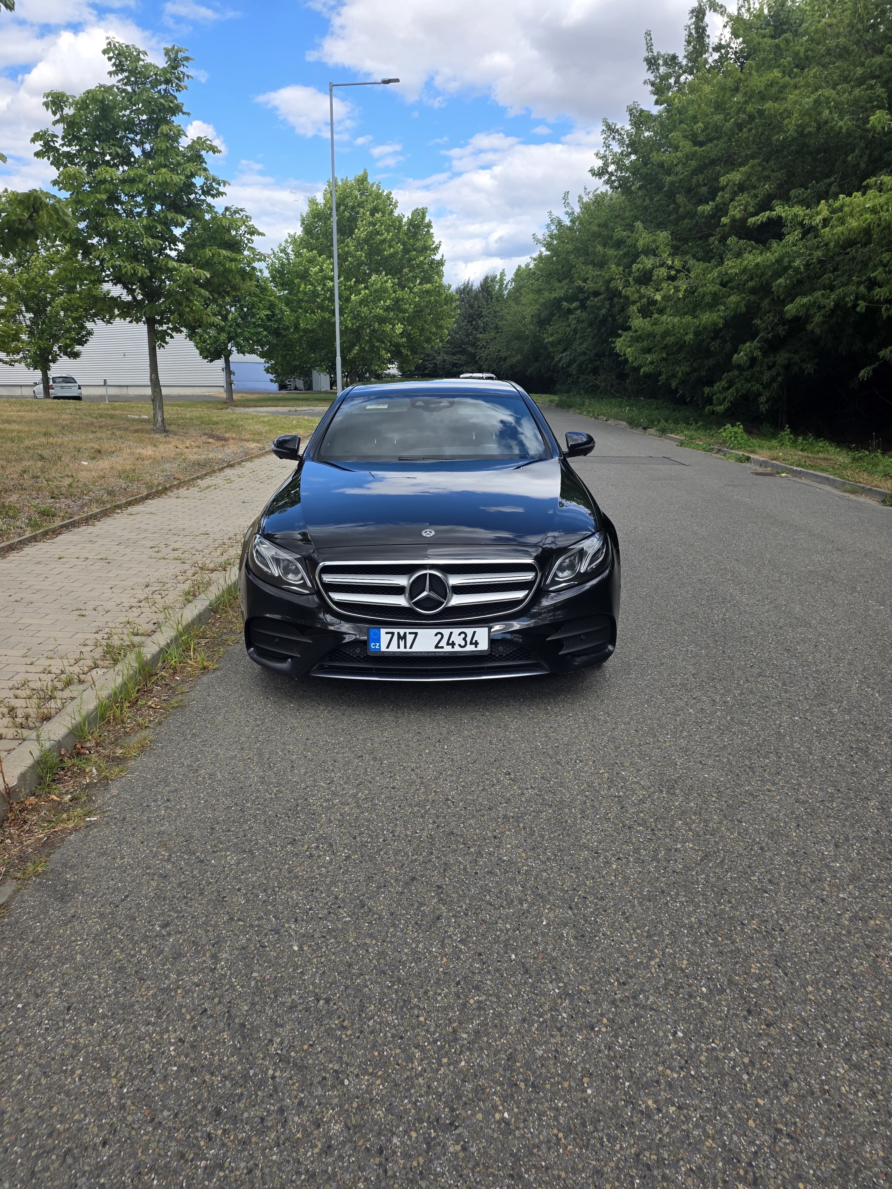 Mercedes-Benz Třídy E, 220D 4Matic, AMG, servis - fotka 2