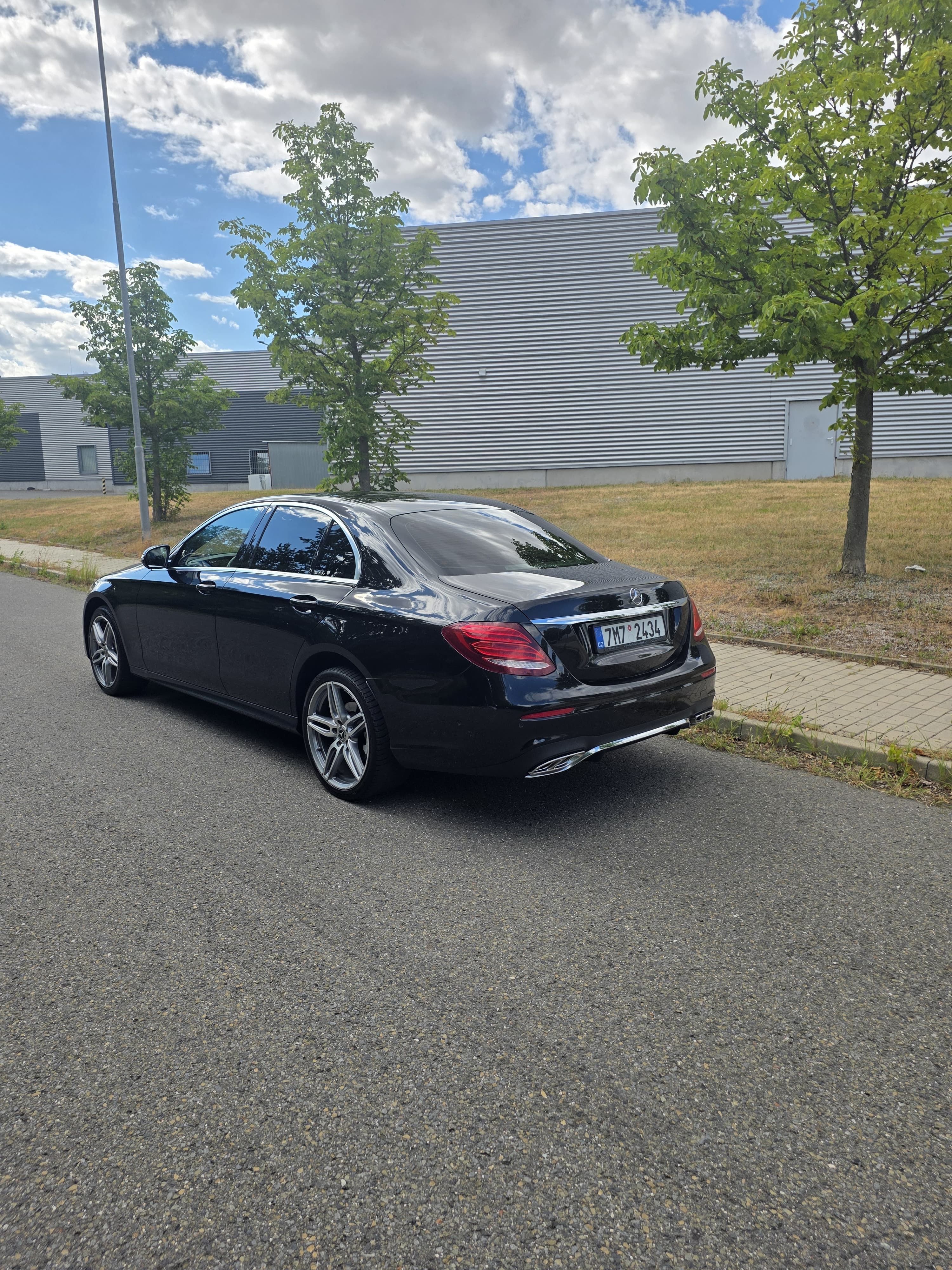 Mercedes-Benz Třídy E, 220D 4Matic, AMG, servis - fotka 6
