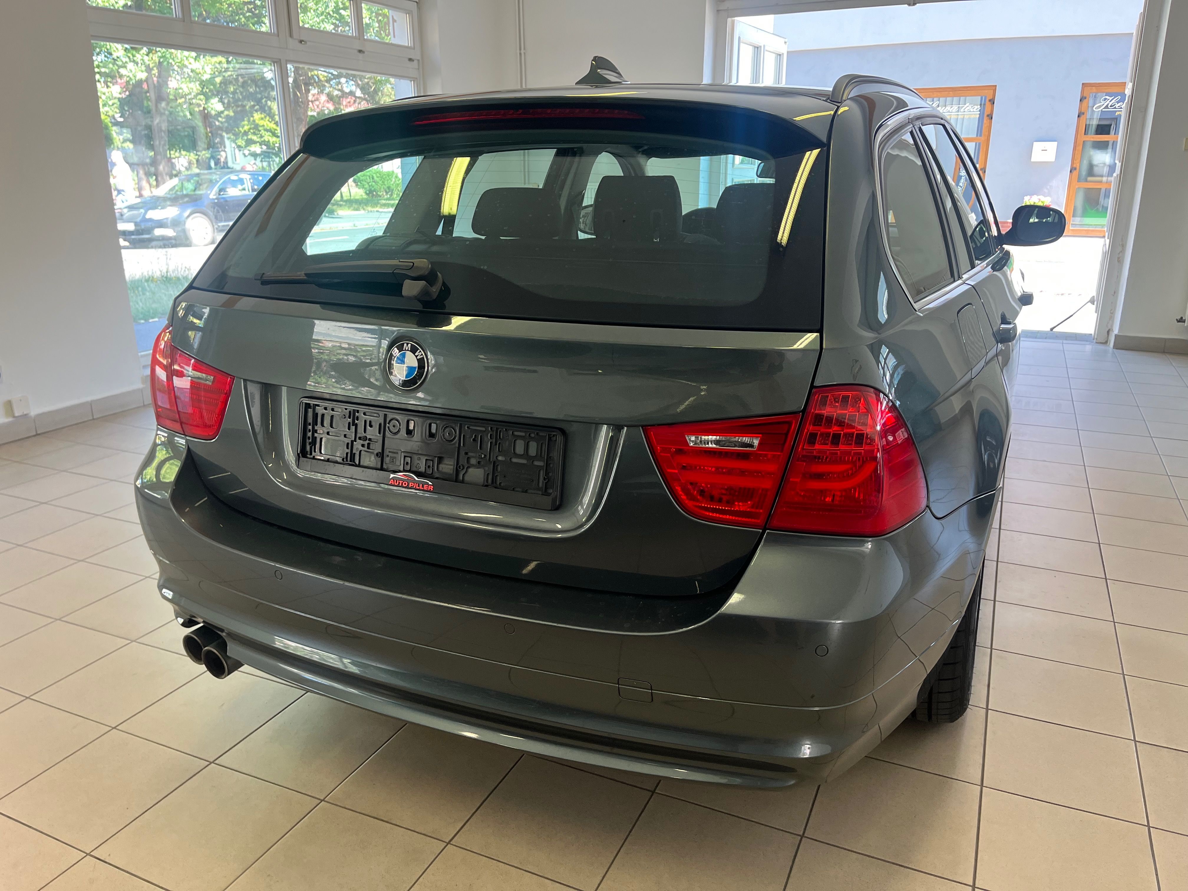 BMW Řada 3, 330d xDrive Lci - fotka 6