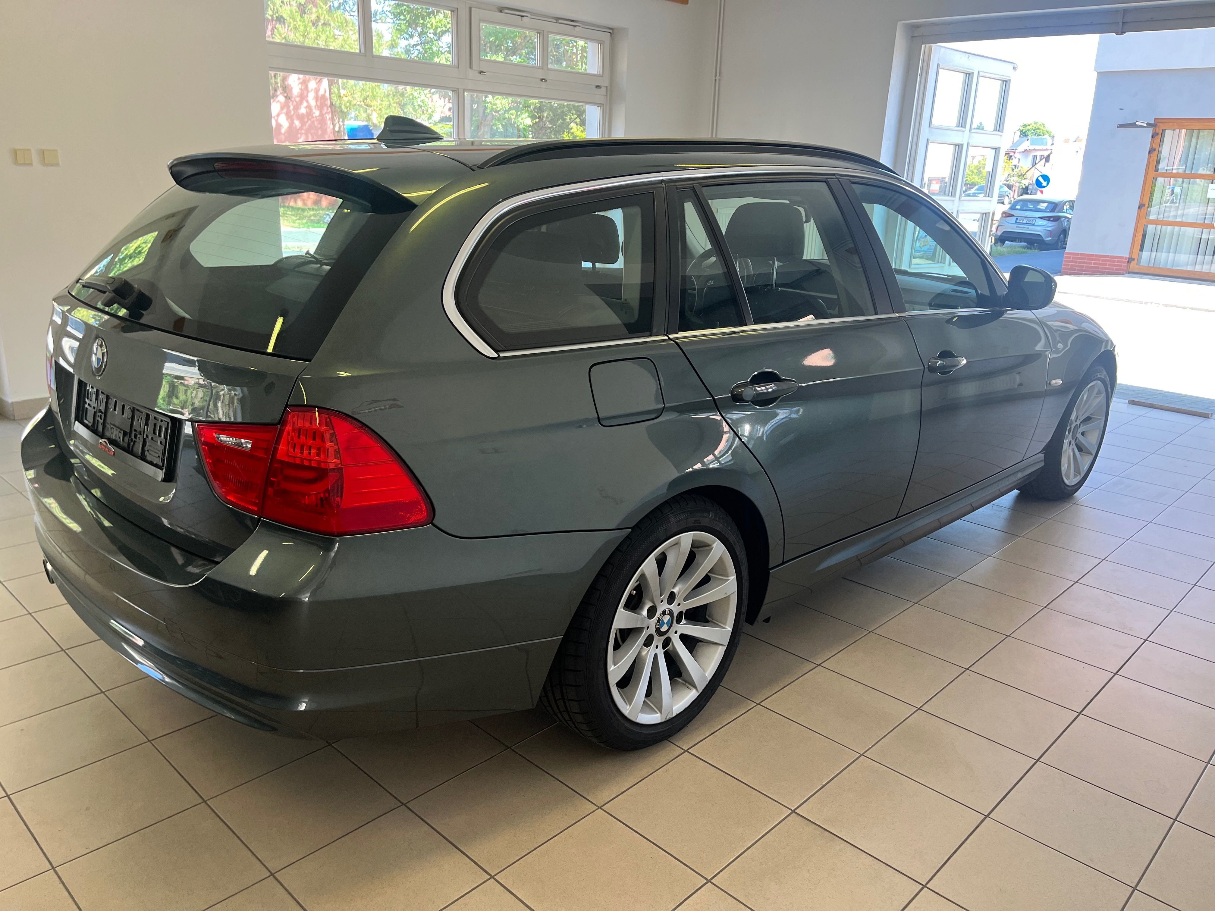 BMW Řada 3, 330d xDrive Lci - fotka 5