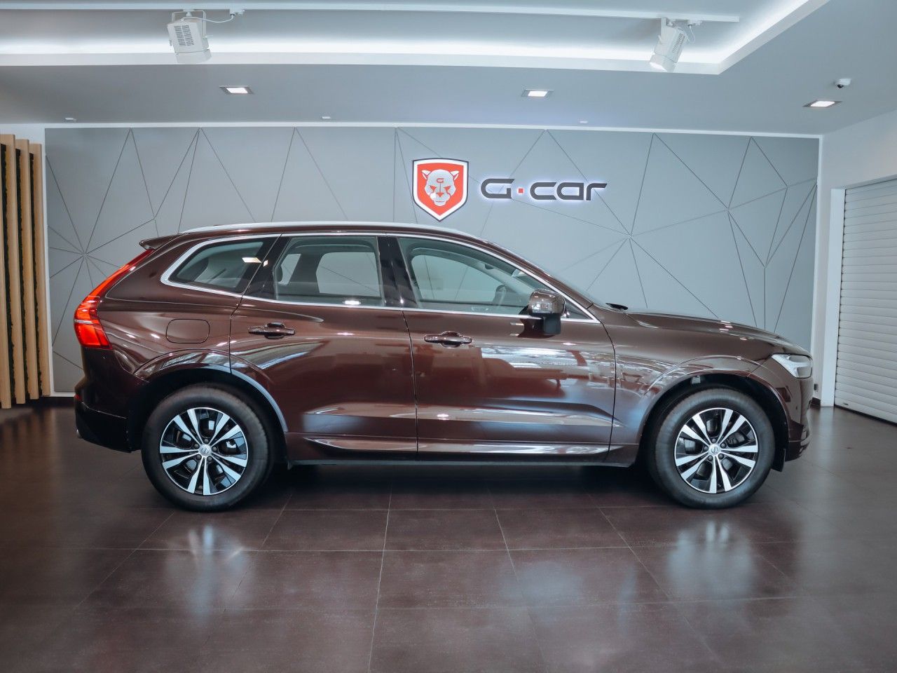 Volvo XC60, B4 AWD Momentum Pro - fotka 4