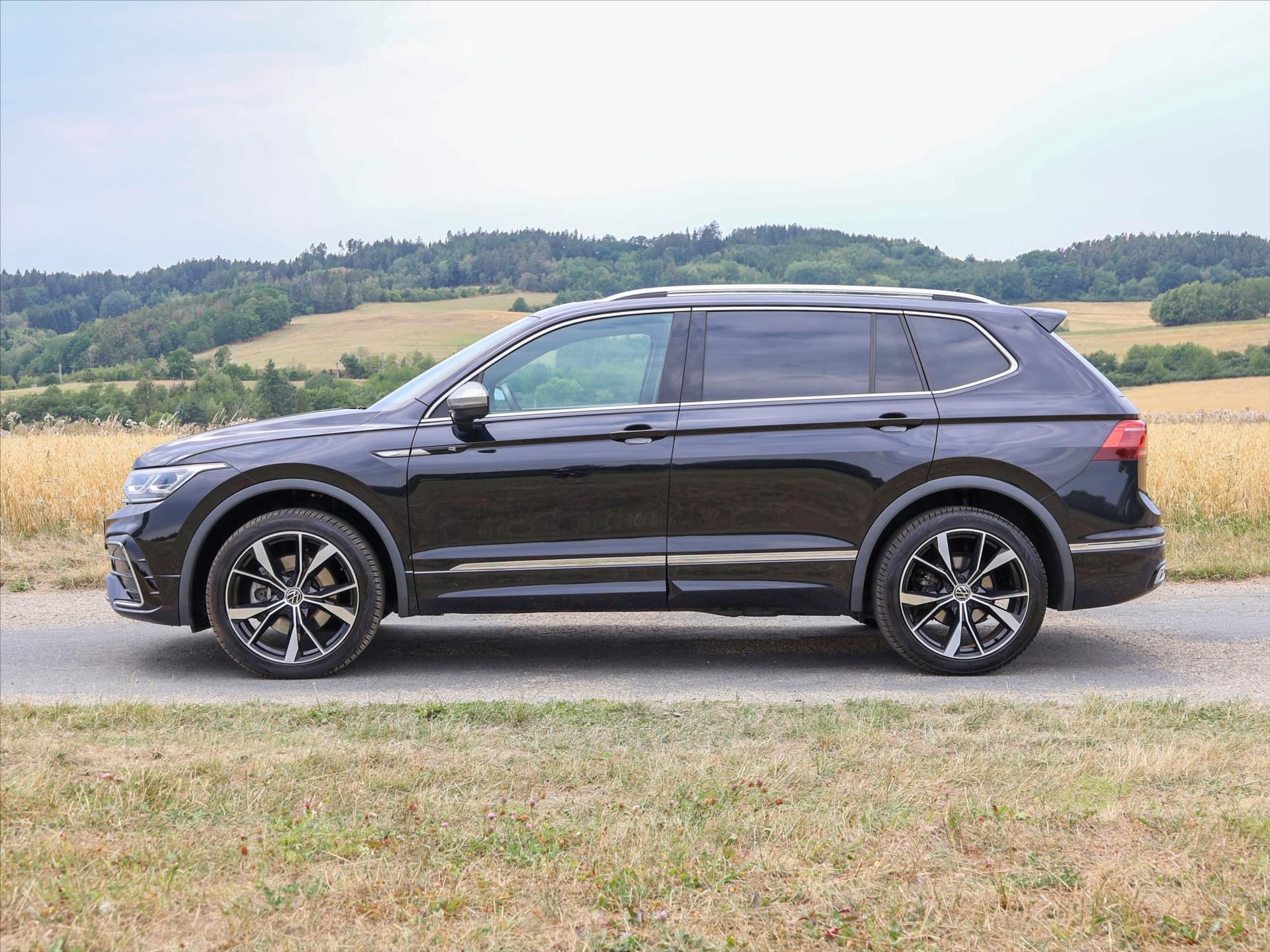 Volkswagen Tiguan Allspace, 2,0 TSI DSG 4M R-Line 7Míst DP - fotka 4