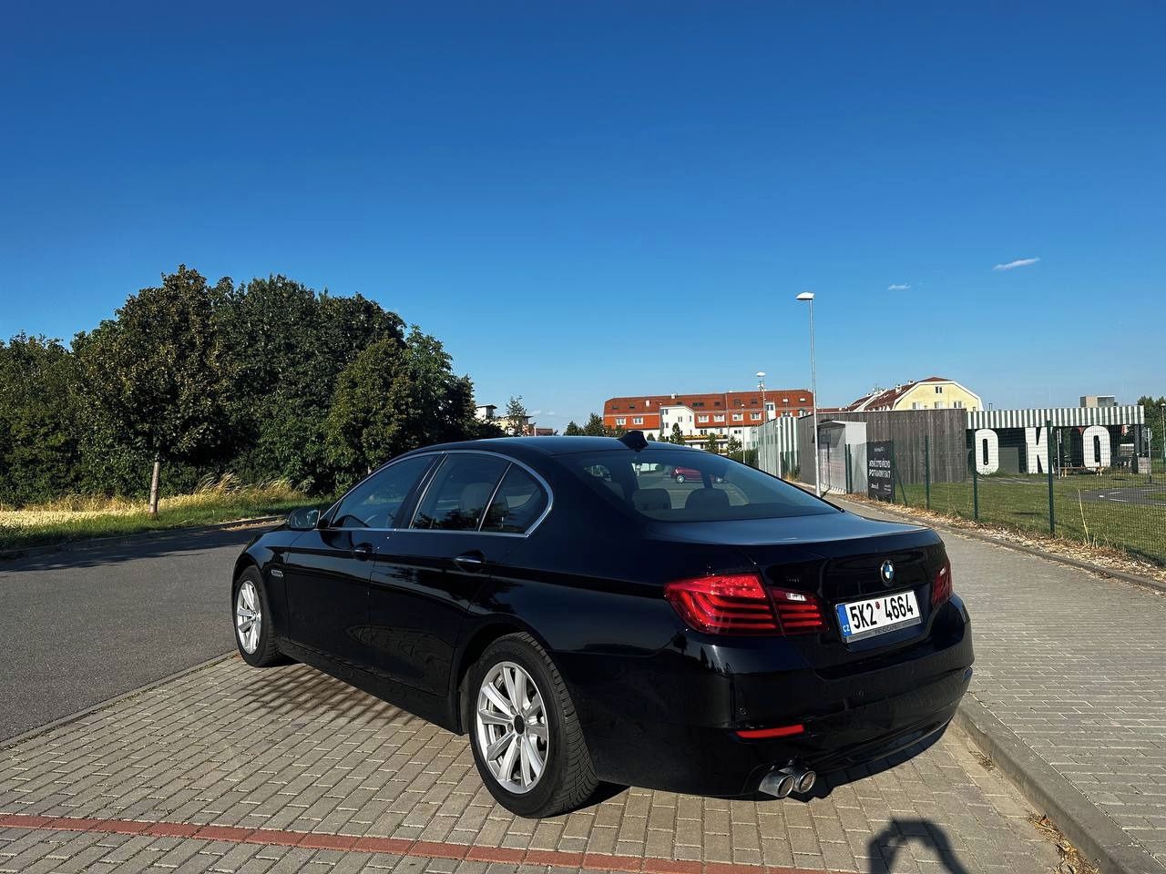 BMW Řada 5, 520d - fotka 4
