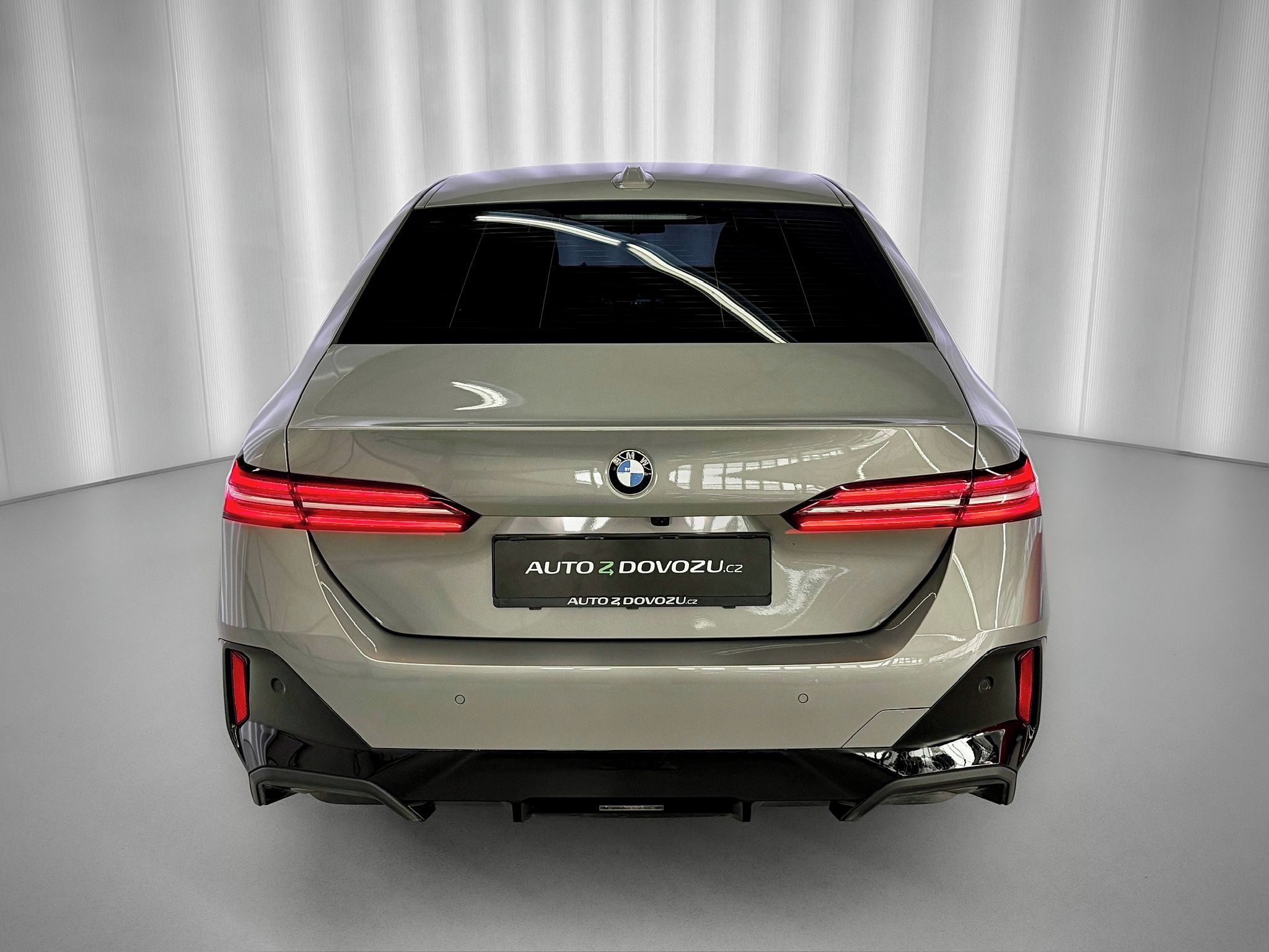 BMW Řada 5, 520d xDrive, M-SPORT, HUD, H/K - fotka 6