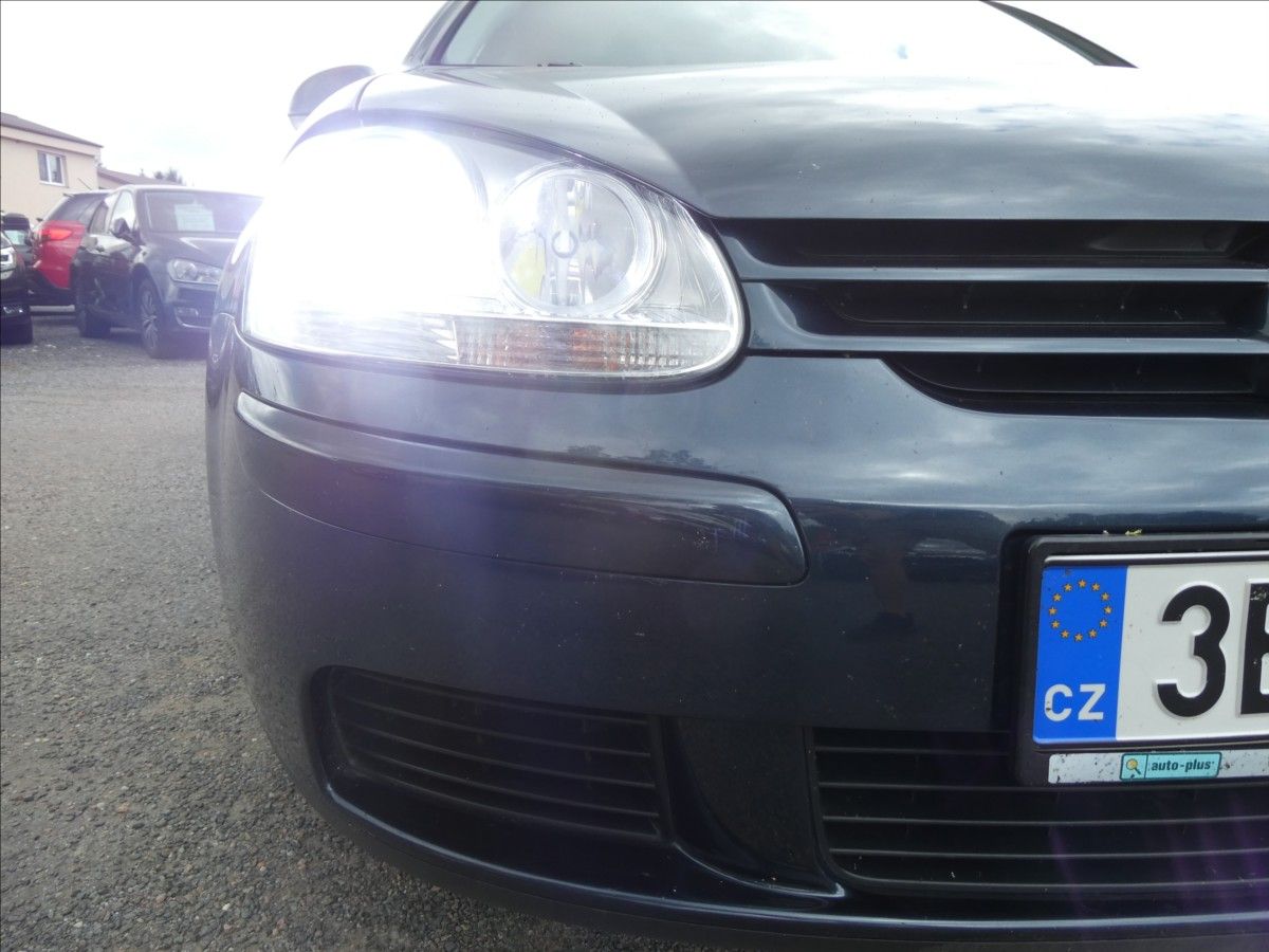 Volkswagen Golf, 1,4 i 16V serviska,ČR,2.majite - fotka 5