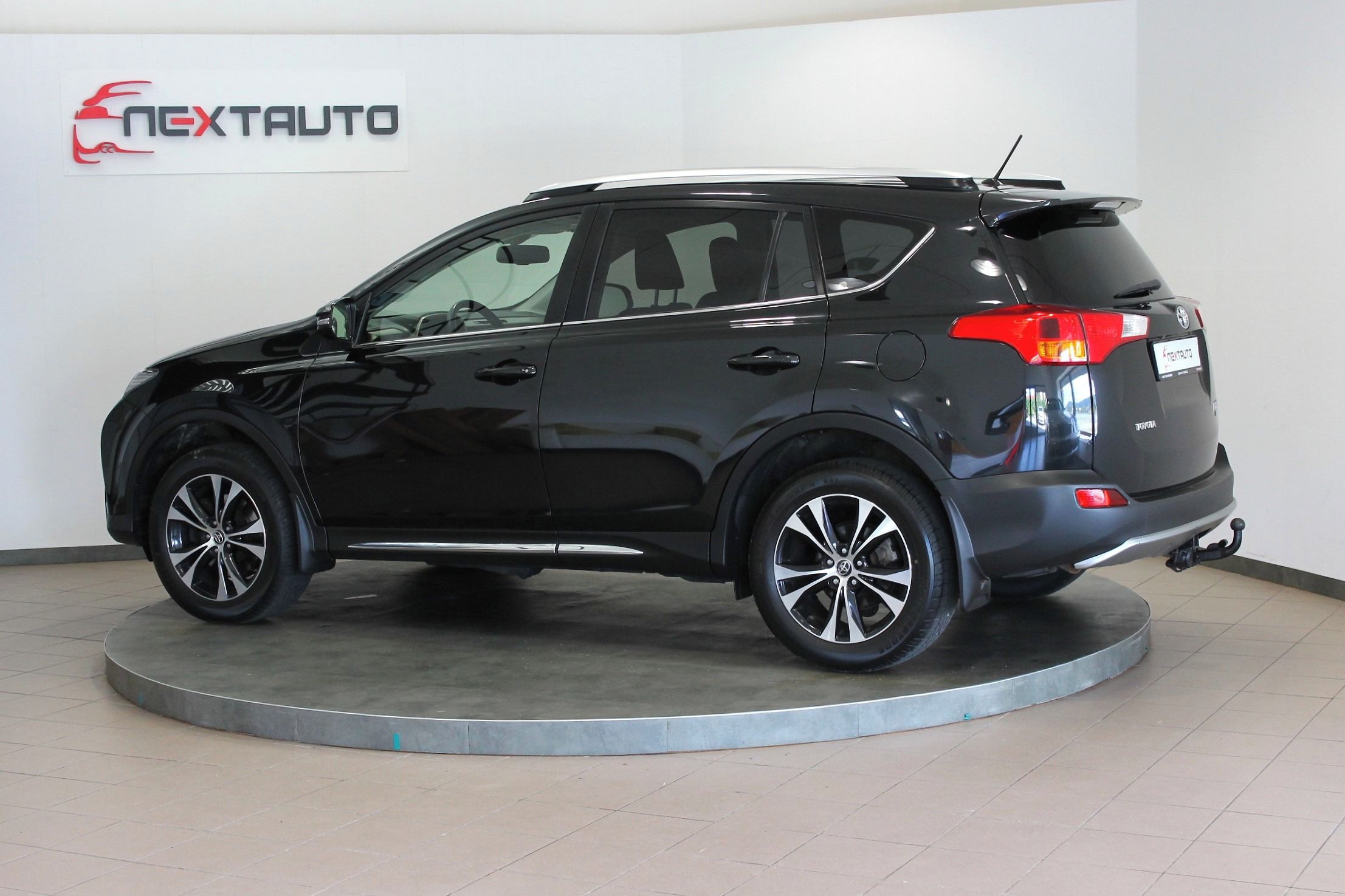 Toyota Rav4, 2.2 D-4D 110kW AWD TAŽNÉ,1.MAJ - fotka 3