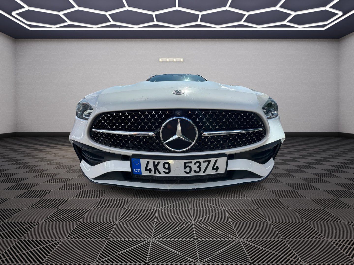 Mercedes-Benz Třídy C, 200 150kw 4Matic AMG - fotka 2