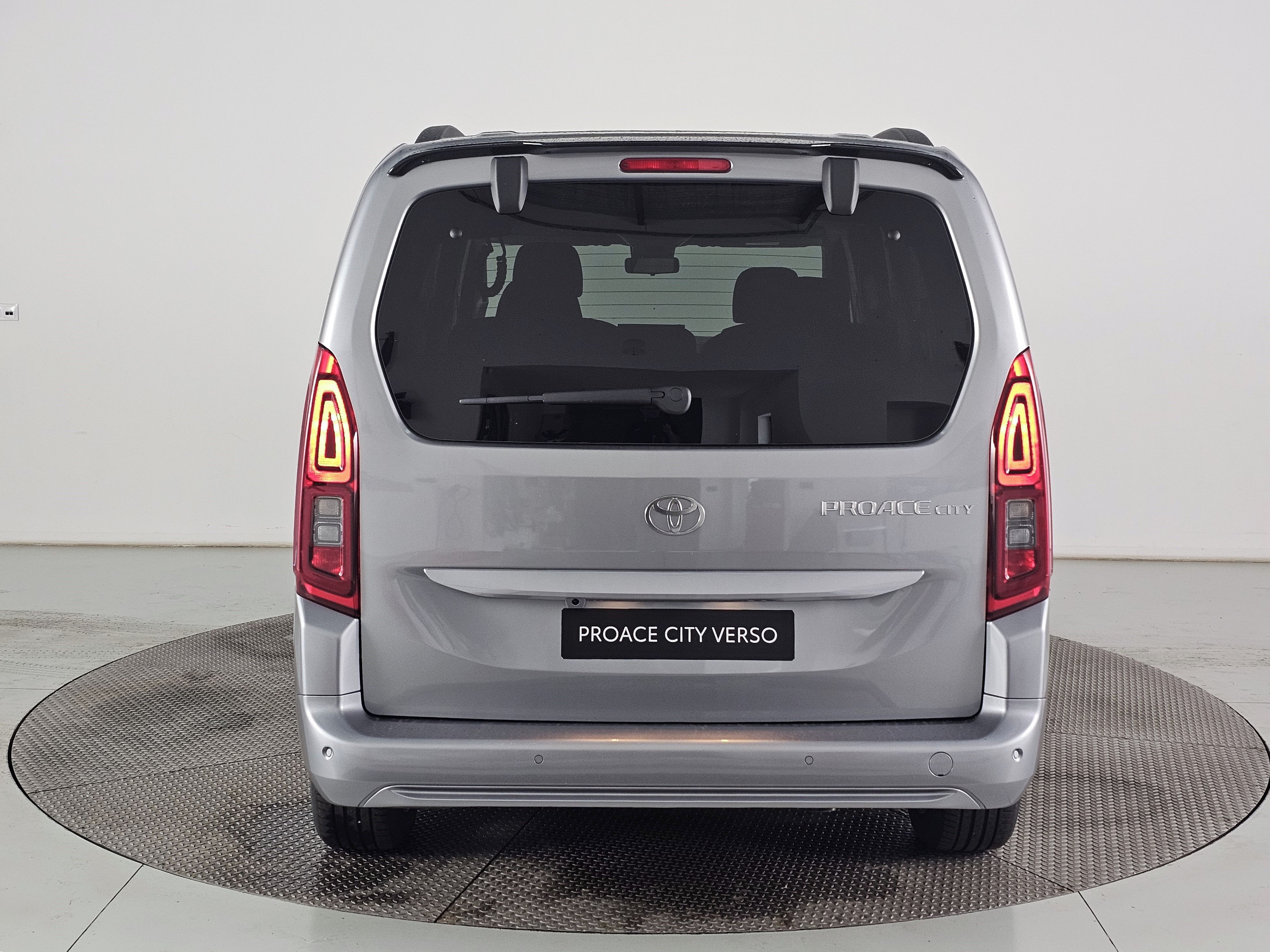 Toyota Proace City Verso, Long 1,5D 130PS Family 7míst - fotka 6