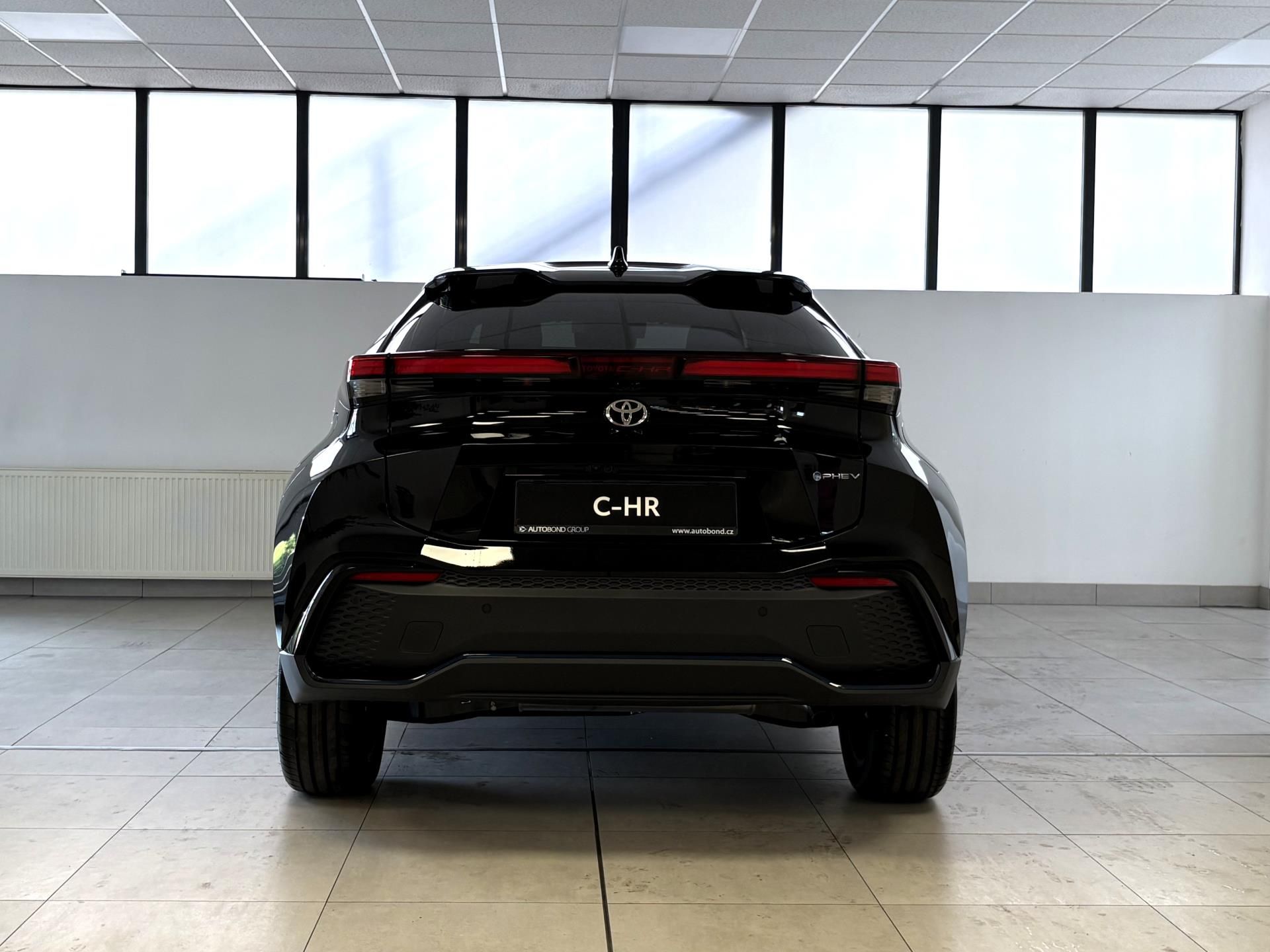 Toyota C-HR, Tokyo Edition, 2,0 L.,Plug-in - fotka 4