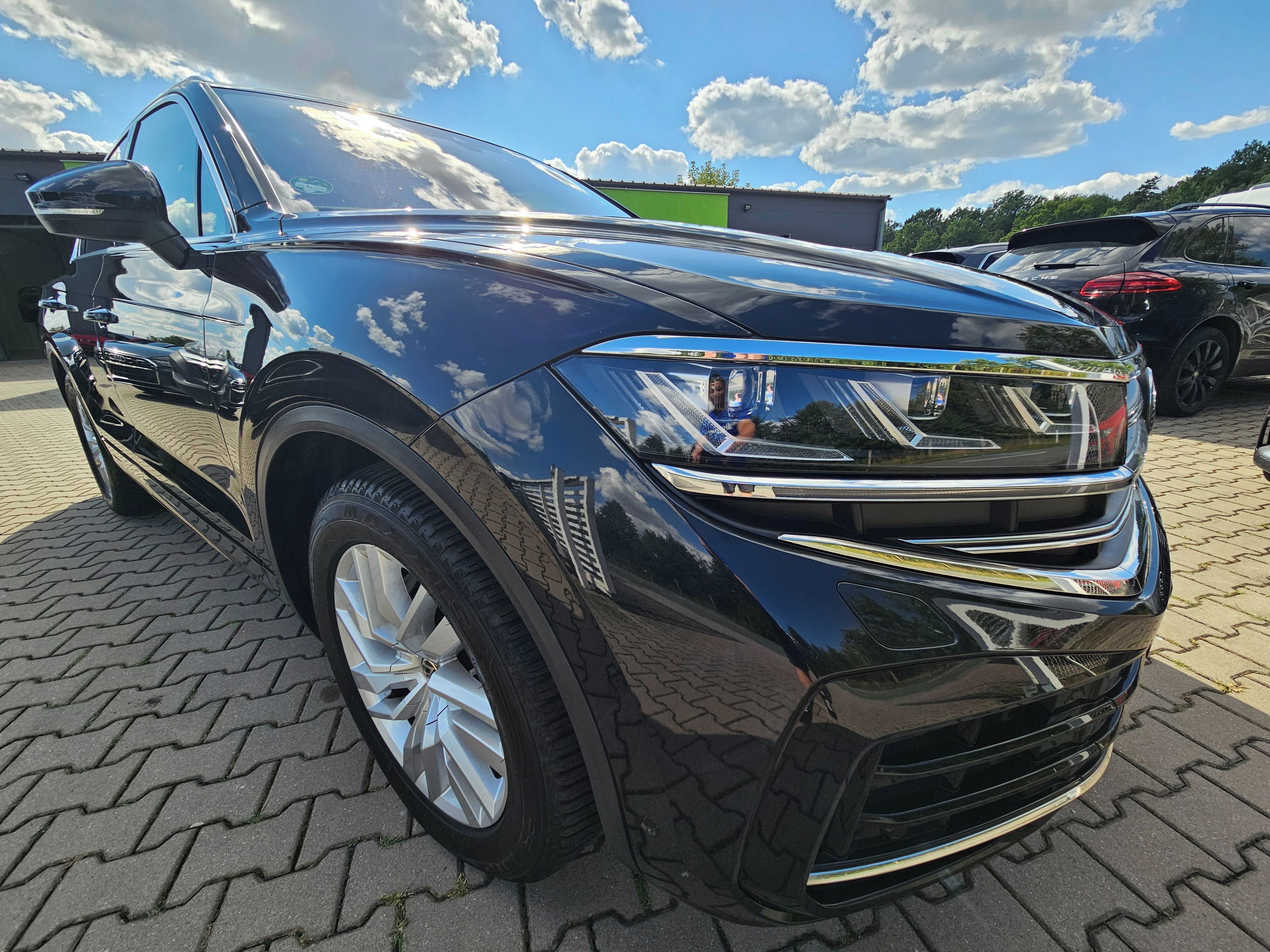 Volkswagen Touareg, Elegance 3.0 TDI Vzduch Tažné - fotka 2