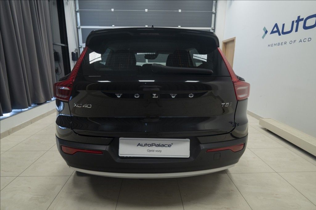 Volvo XC40, 2,0 T5 AWD NAVI KAMERA TAŽNÉ - fotka 5