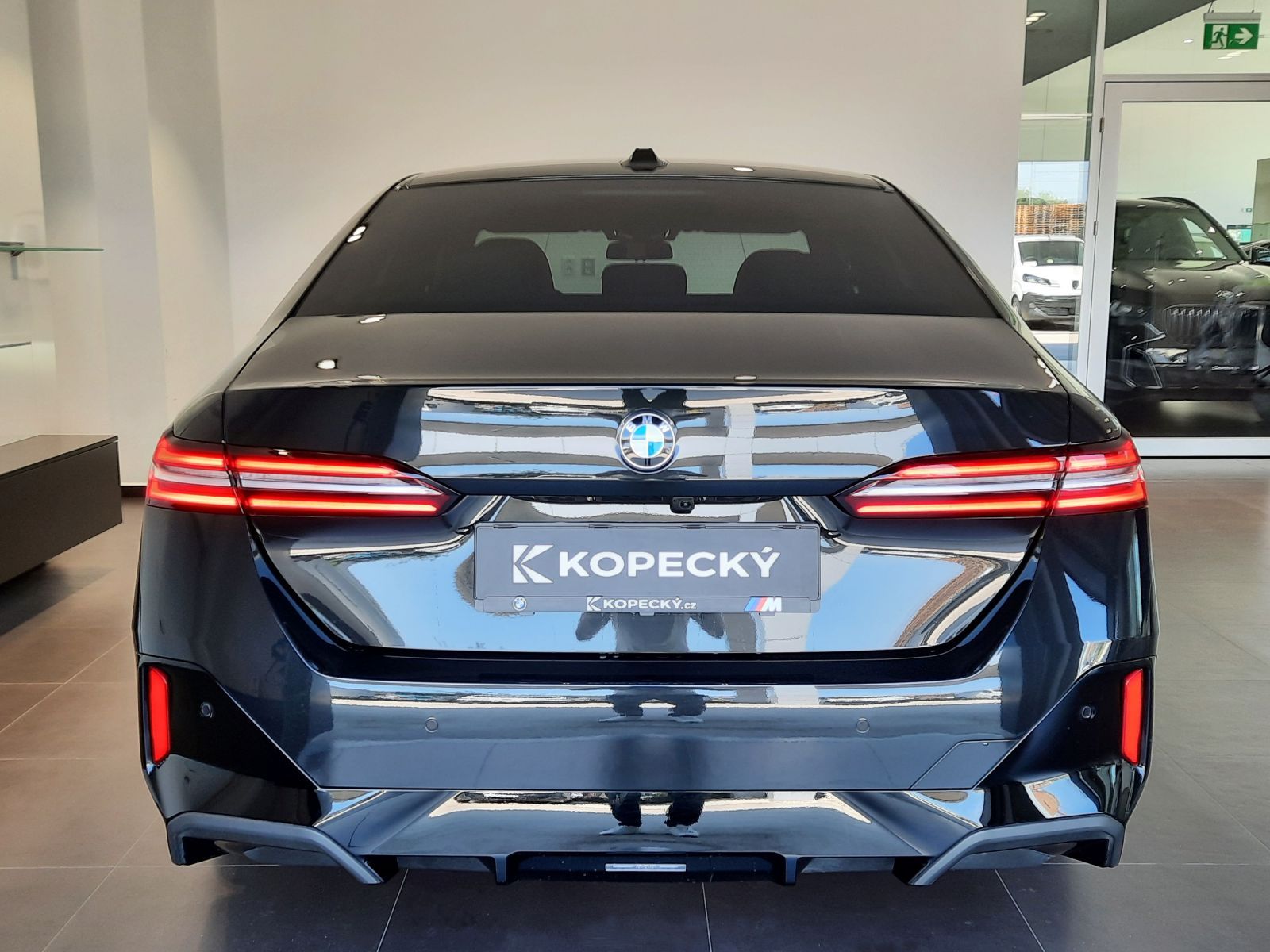 BMW Řada 5, 520d Sedan M Sport - fotka 5