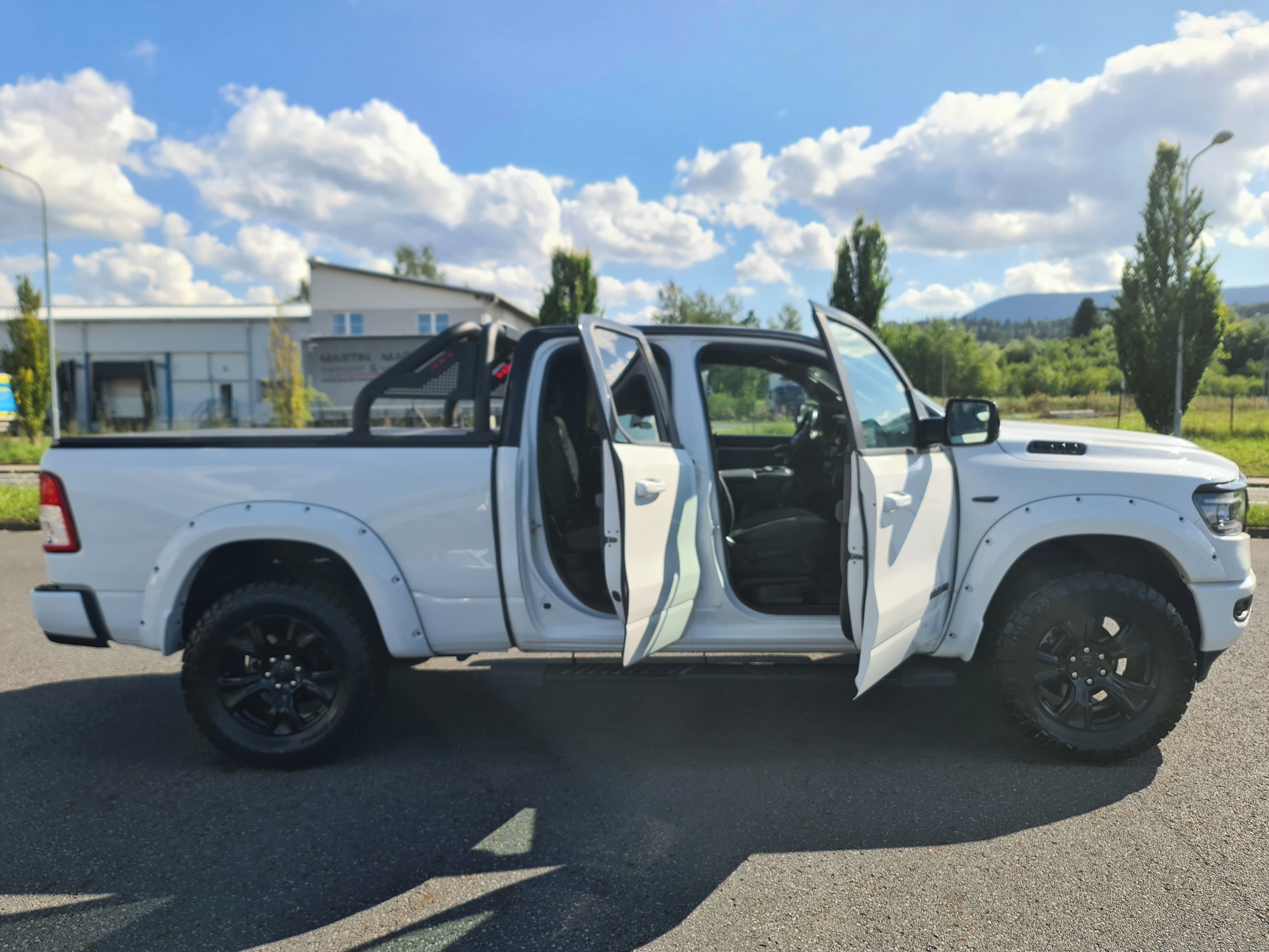 Dodge Ram 1500, 5.7 HEMI 4x4 BIGHORN LPG