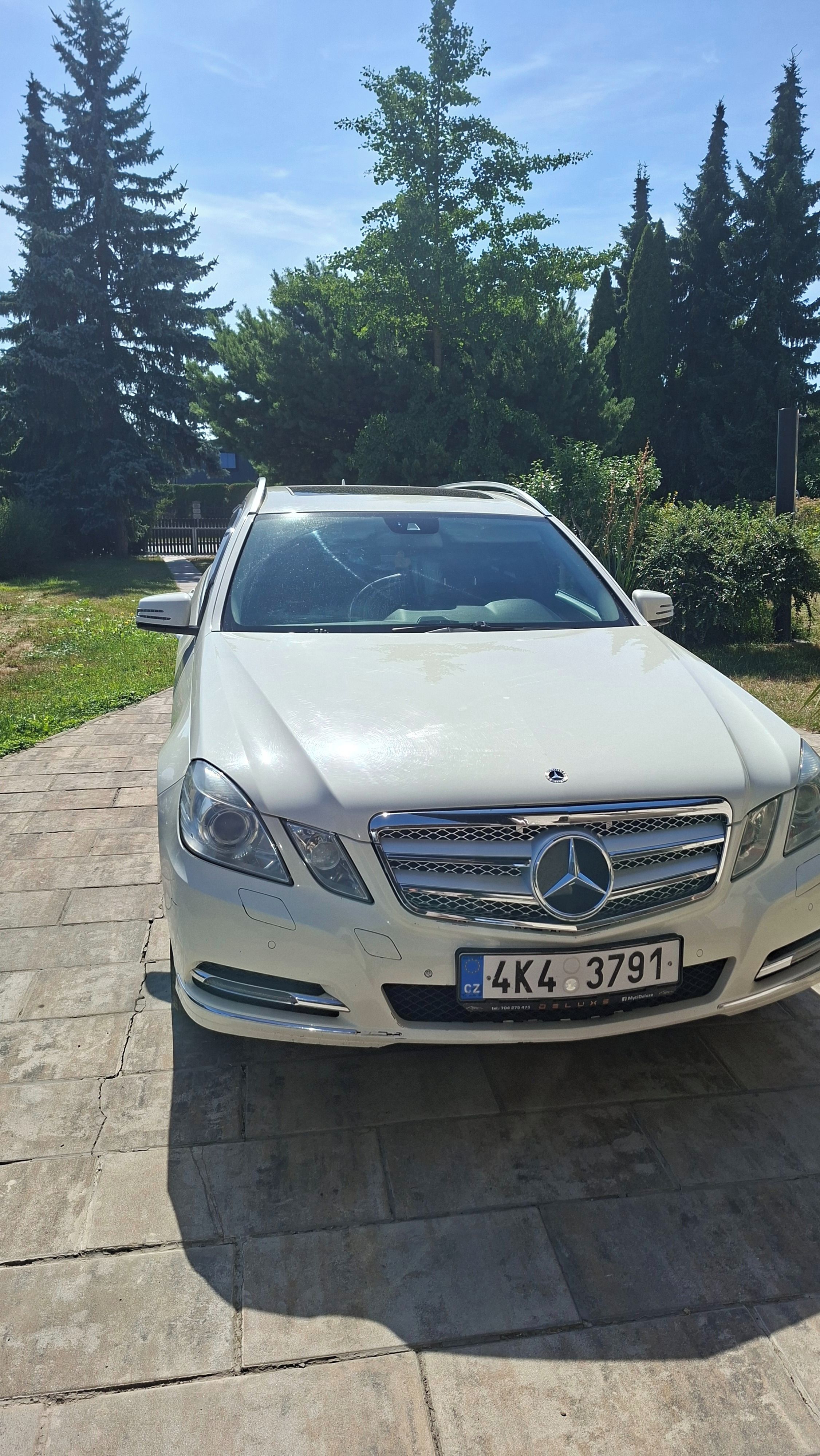 Mercedes-Benz Třídy E, Mercedes-Benz E 220 CDI - fotka 2