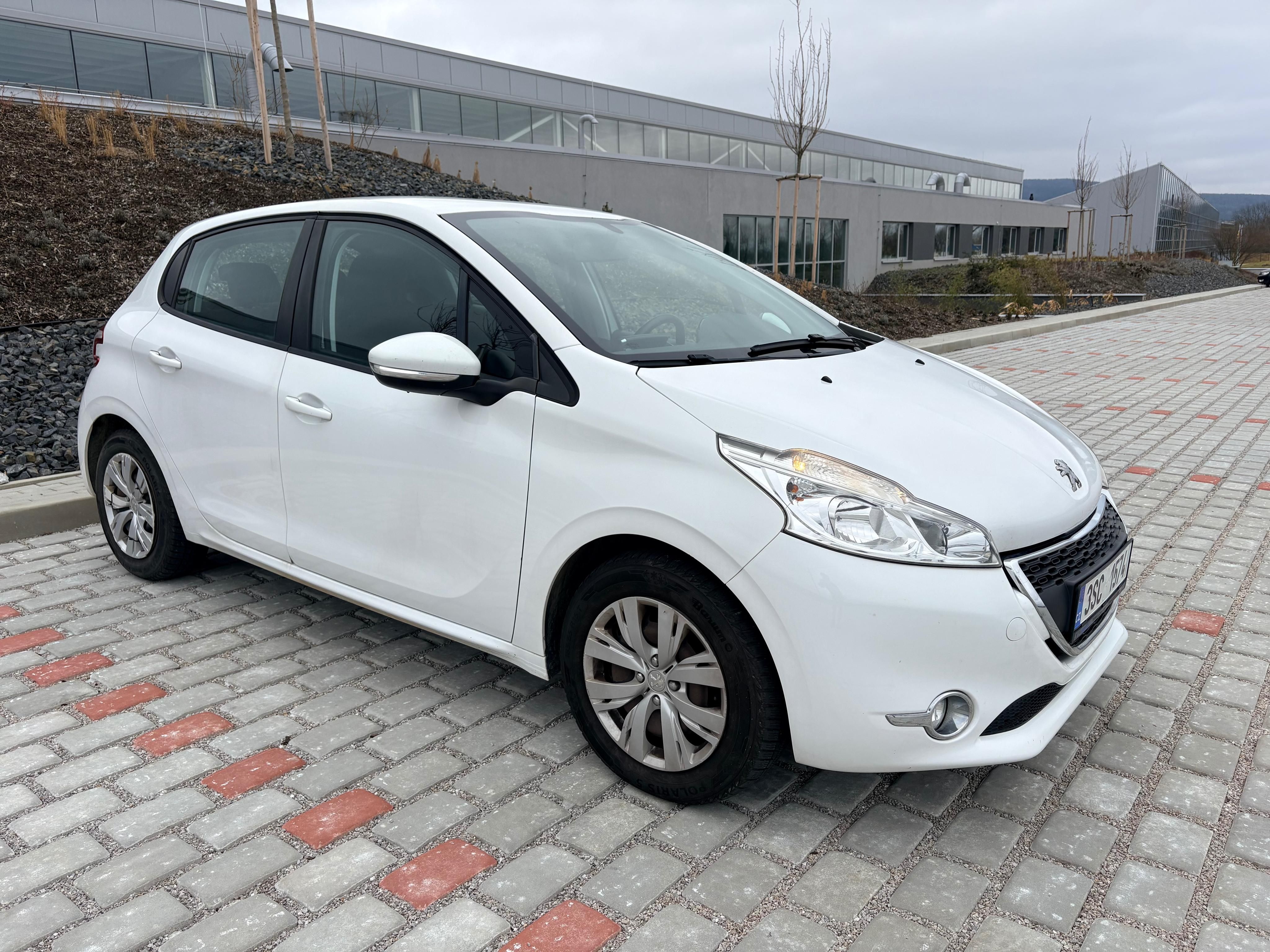 Peugeot 208, 1.2i AUTOMAT - fotka 2