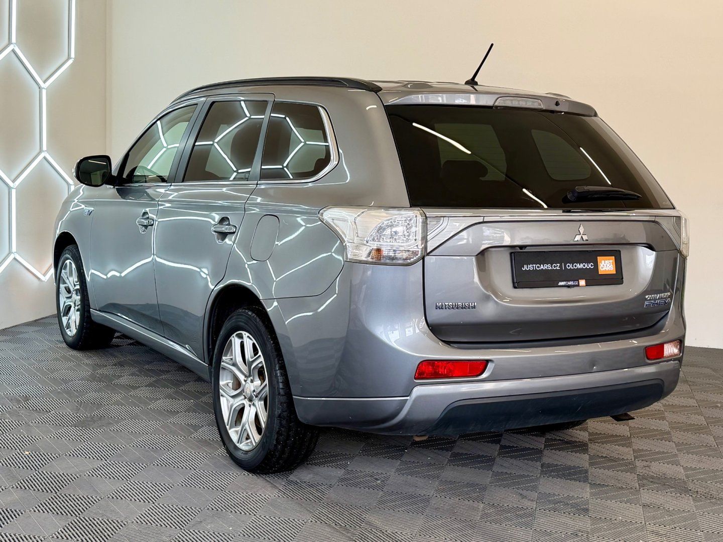 Mitsubishi Outlander, 2.0 PHEV 4WD | Plug-in Hybrid - fotka 6