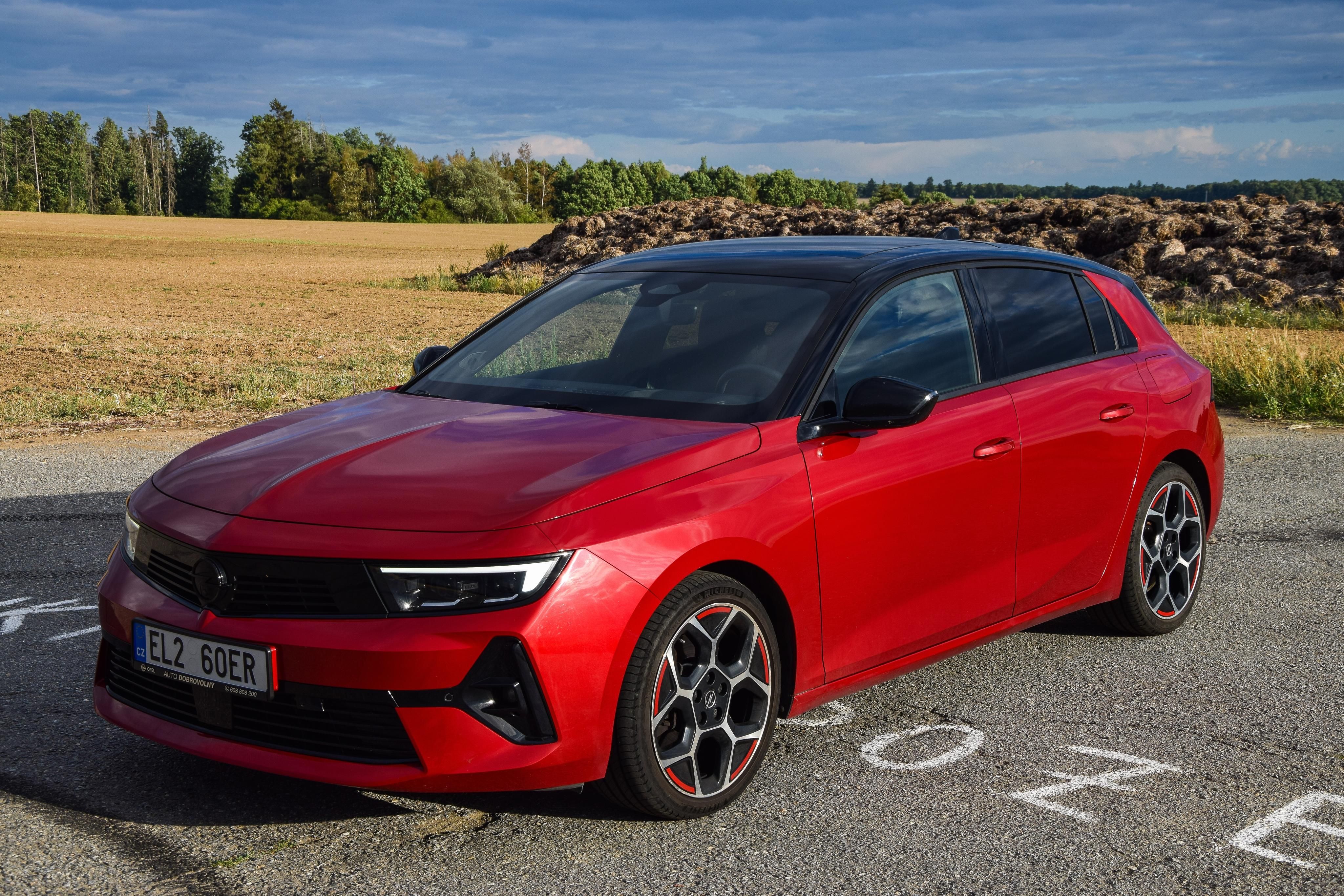 Opel Astra, 1.6 Plug-in Hybrid 180k - fotka 2