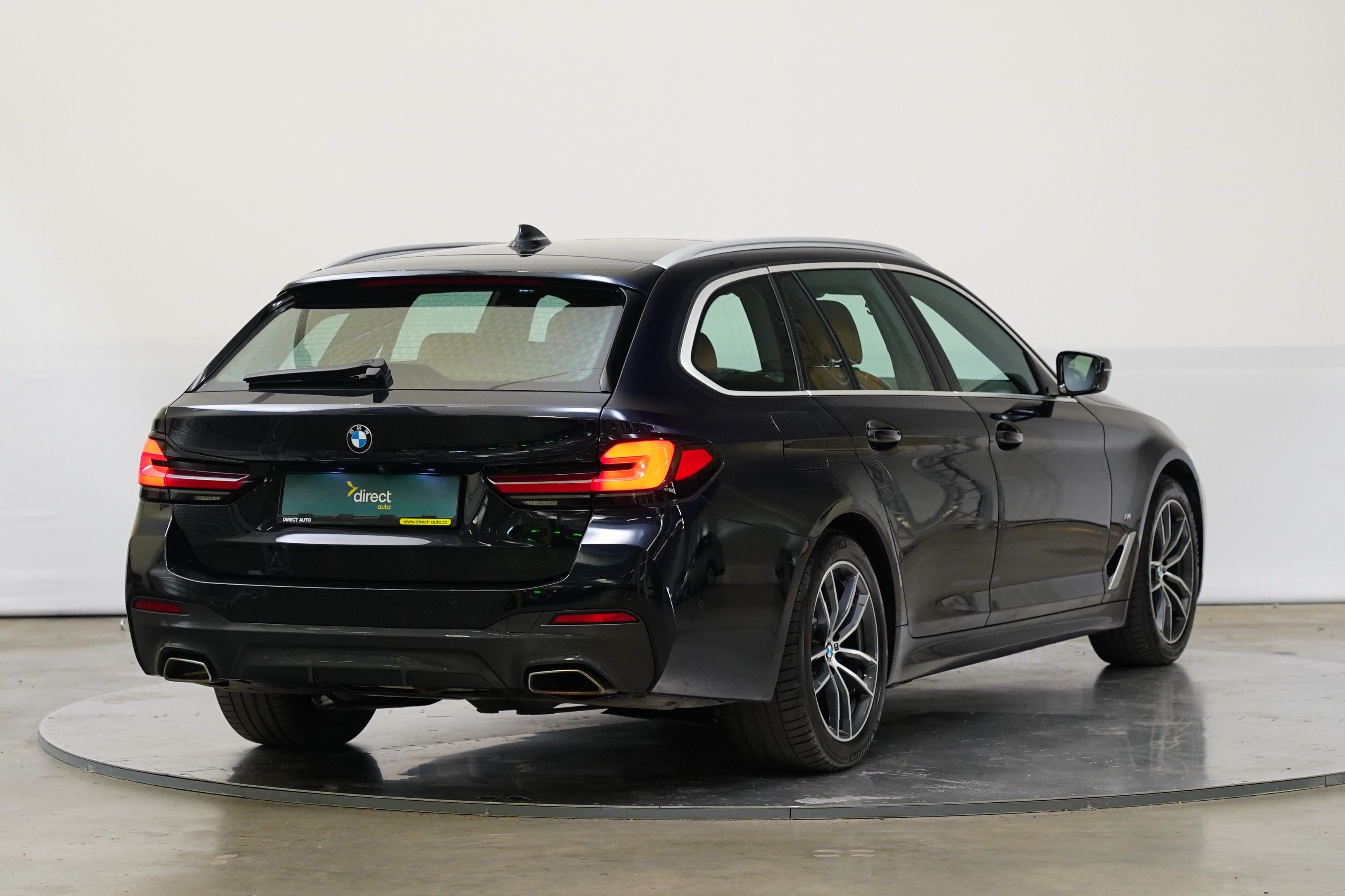 BMW Řada 5, 540d 250 kW xDrive M paket - fotka 2