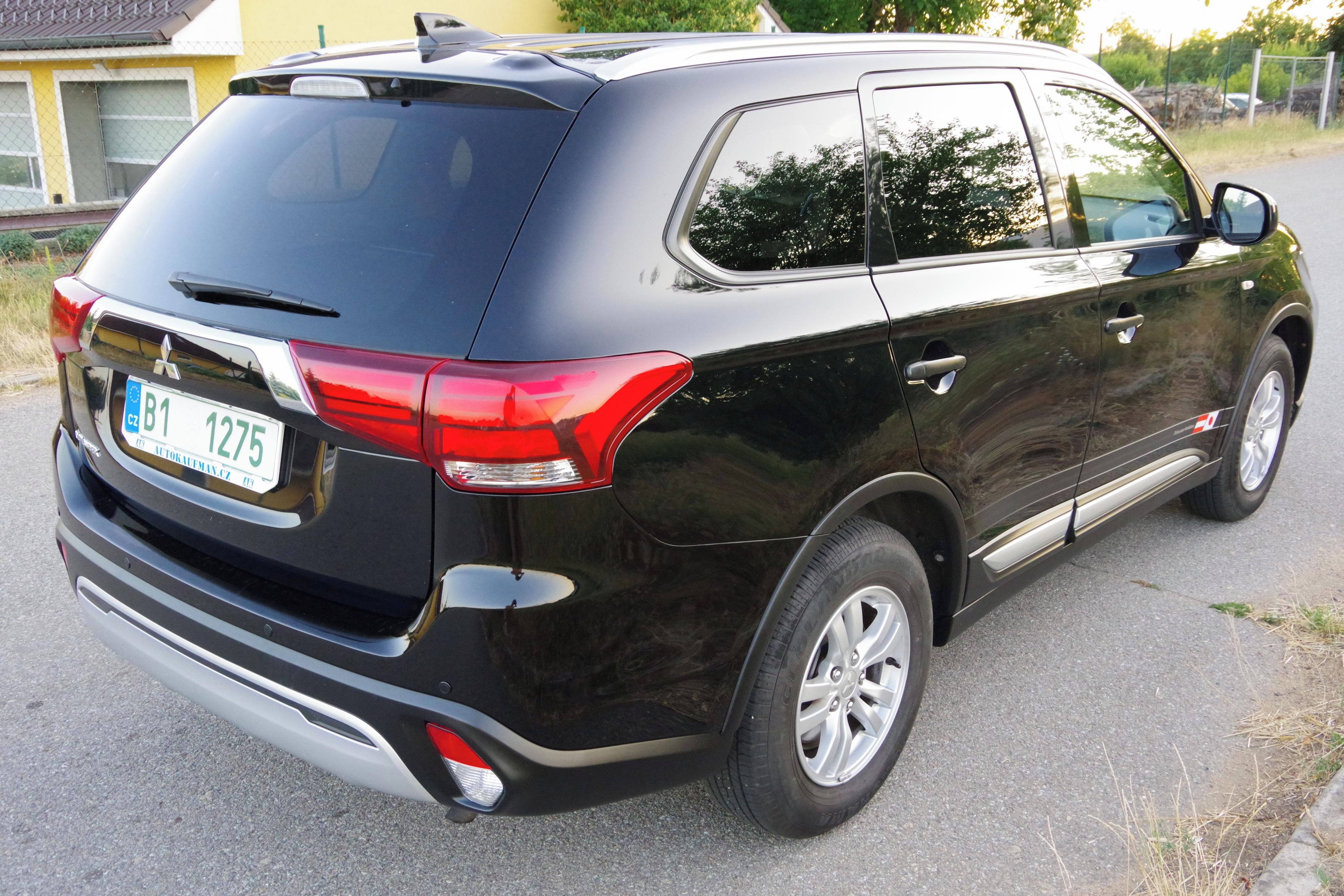 Mitsubishi Outlander, 2.0i, 1.majitel, nehavarované - fotka 4