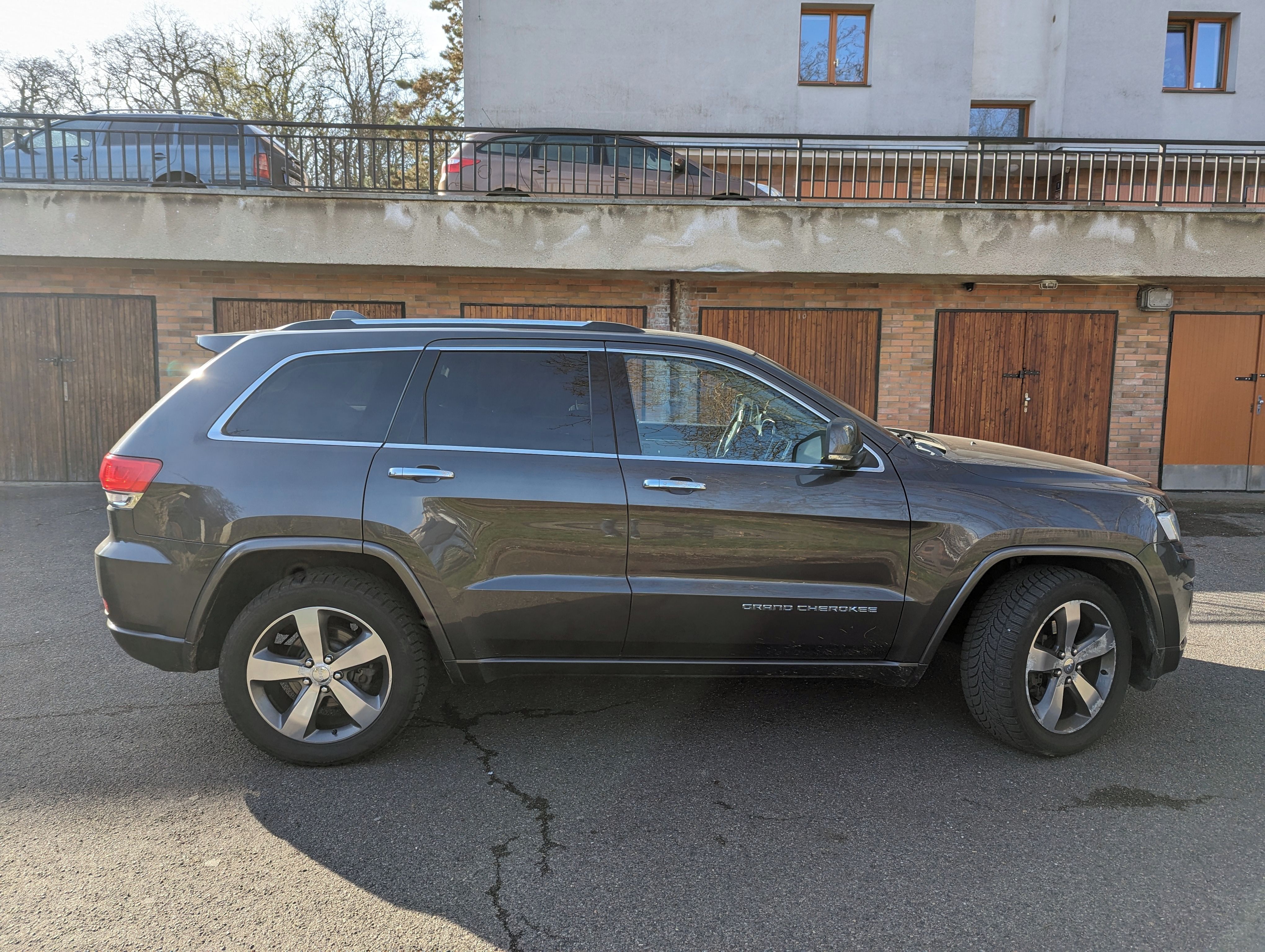Jeep Grand Cherokee, Overland 3.0 - Servisováno - fotka 4