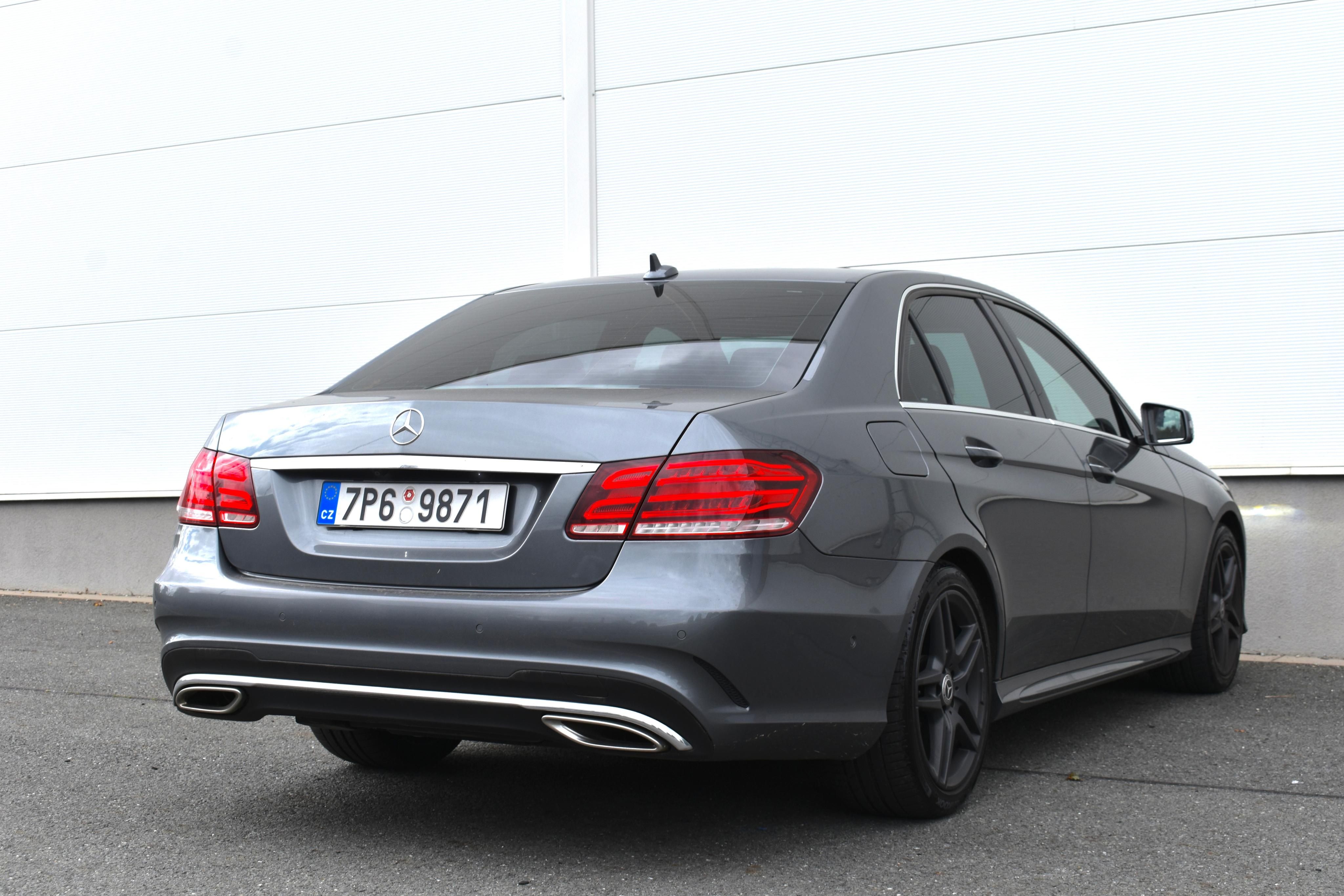 Mercedes-Benz Třídy E, 220d/4MATIC/2016/125KW/141TKM - fotka 6