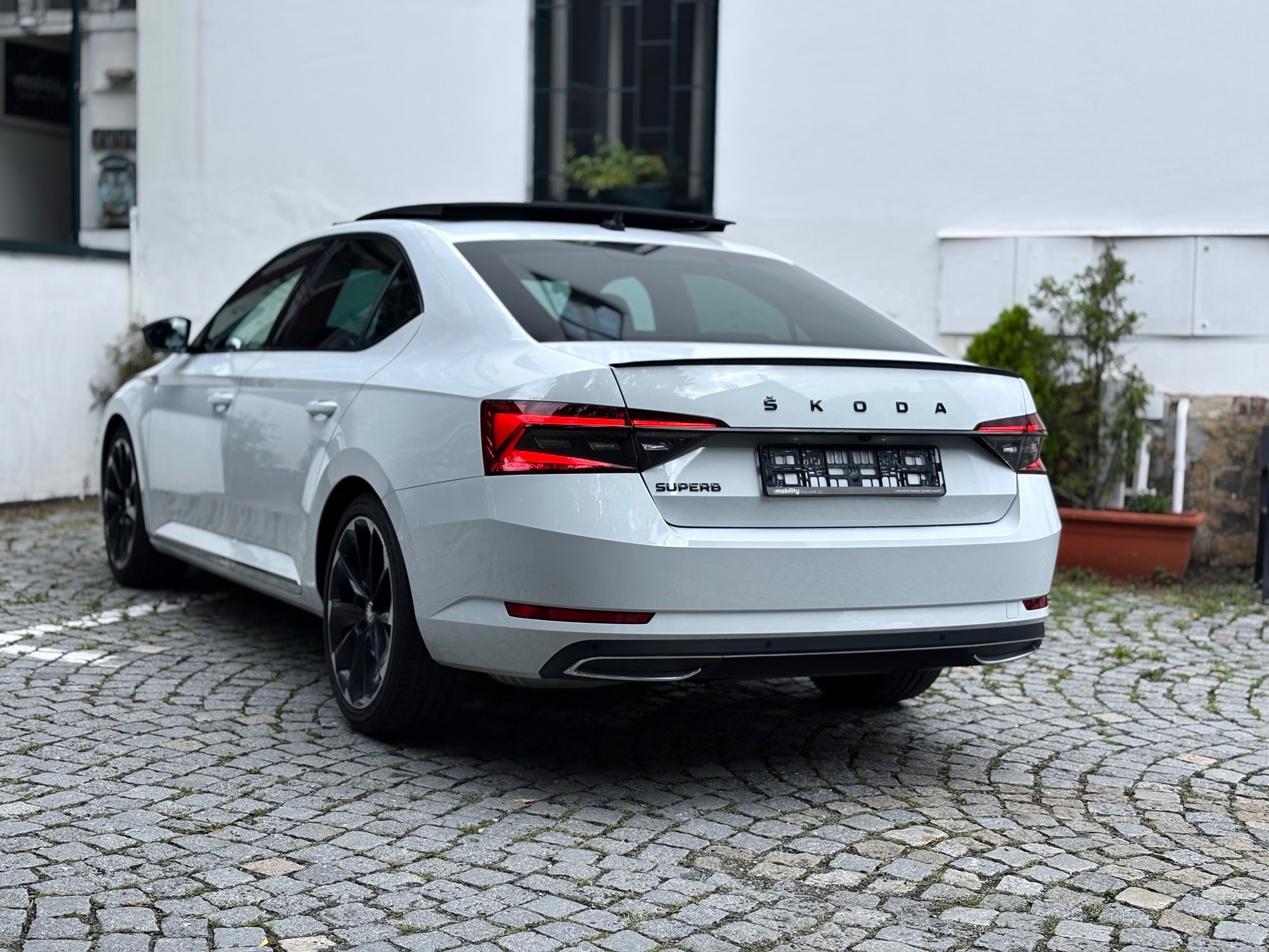 Škoda Superb, SPORTLINE 1.5 TSI 110kW DSG,ČR - fotka 2