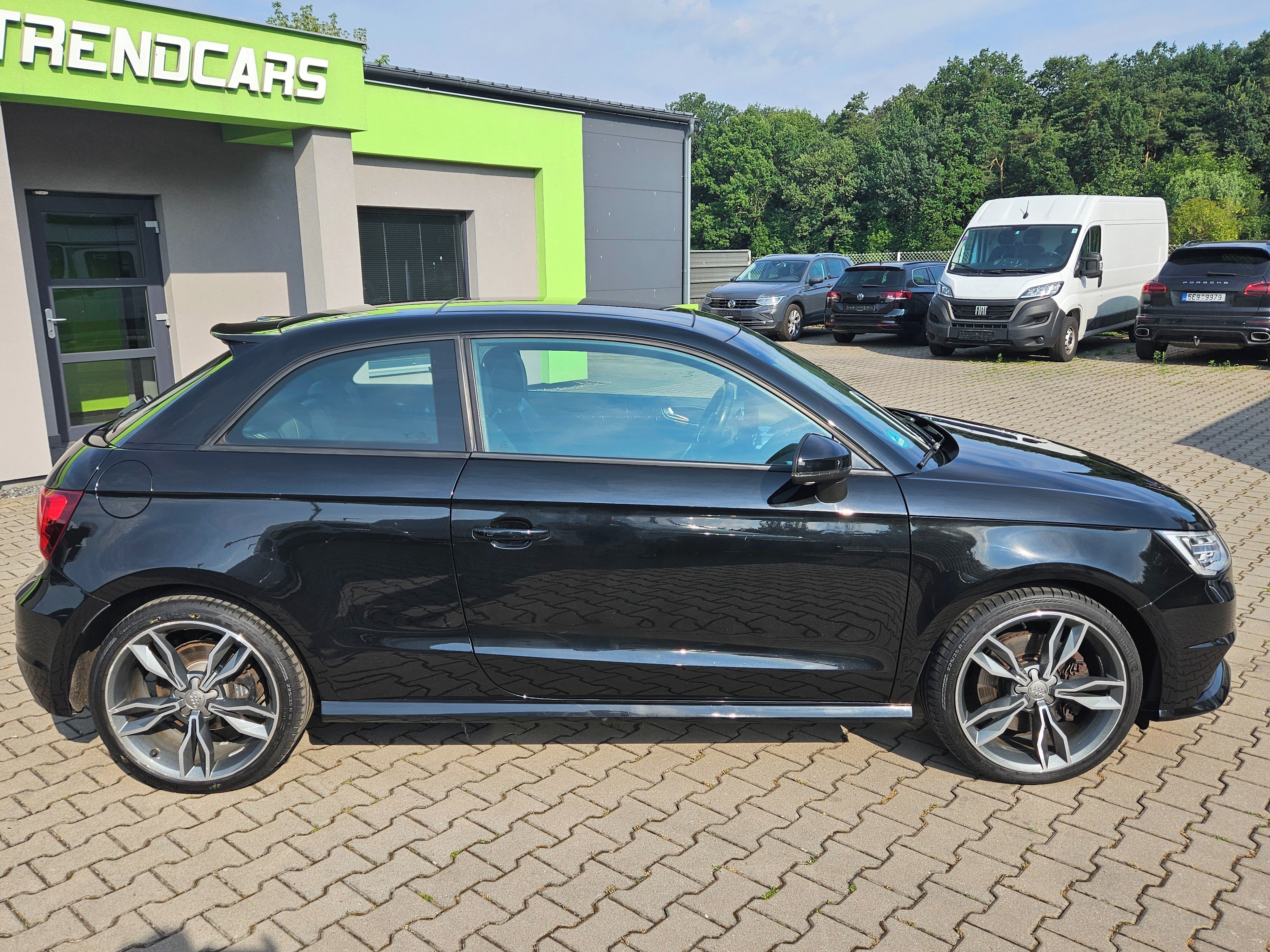 Audi S1, 2.0TFSI Quattro Panorama Kůže - fotka 3