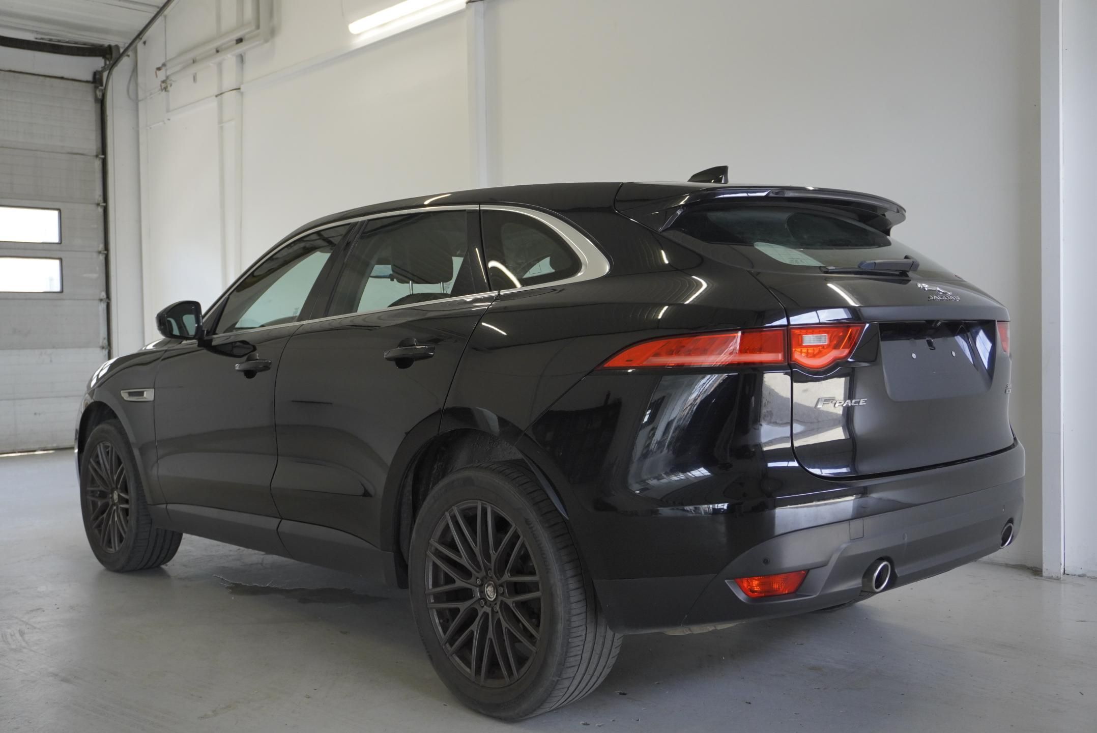 Jaguar F-Pace, 3.0D 221 kW 4x4 AUTOMAT 8st. - fotka 5