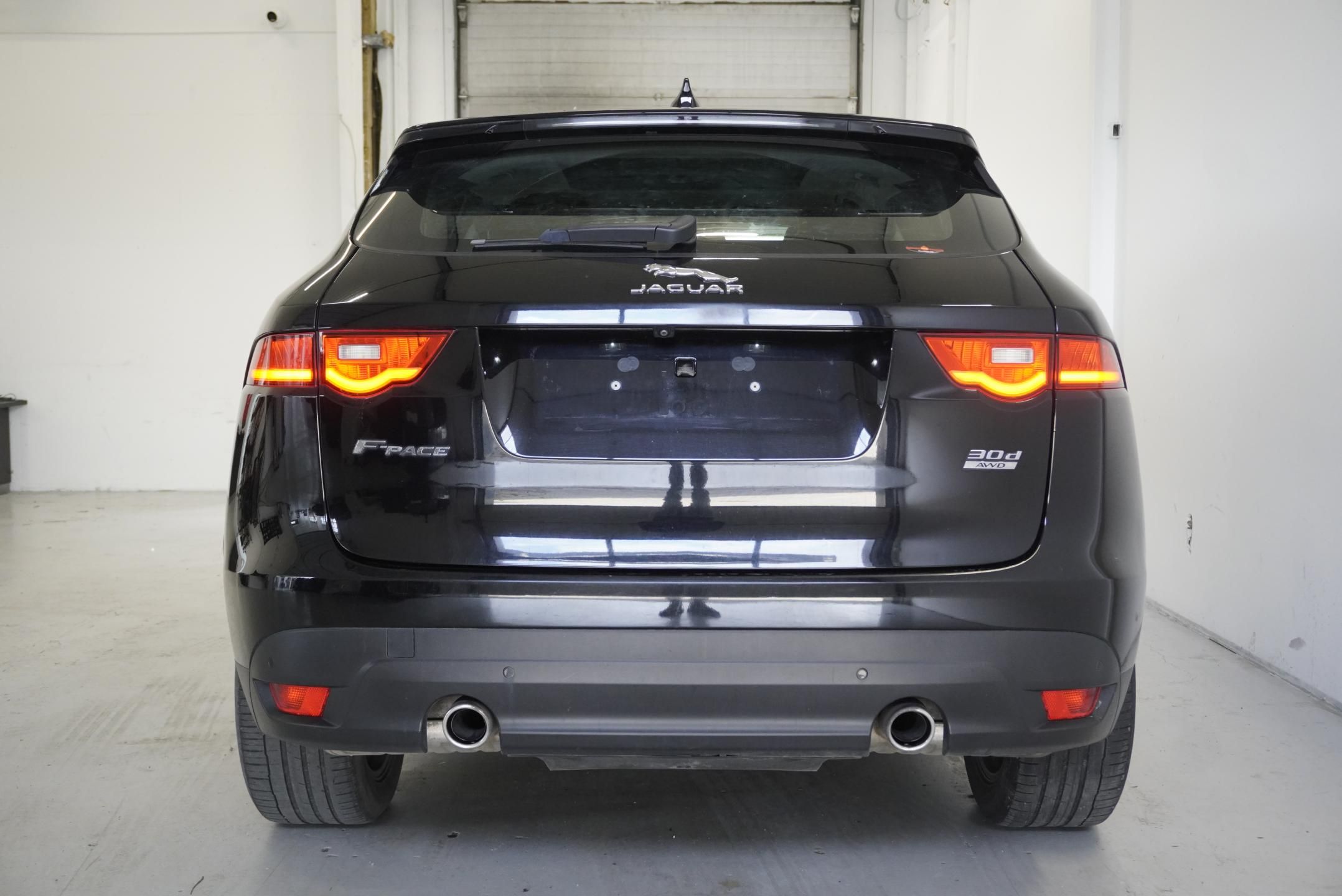 Jaguar F-Pace, 3.0D 221 kW 4x4 AUTOMAT 8st. - fotka 6