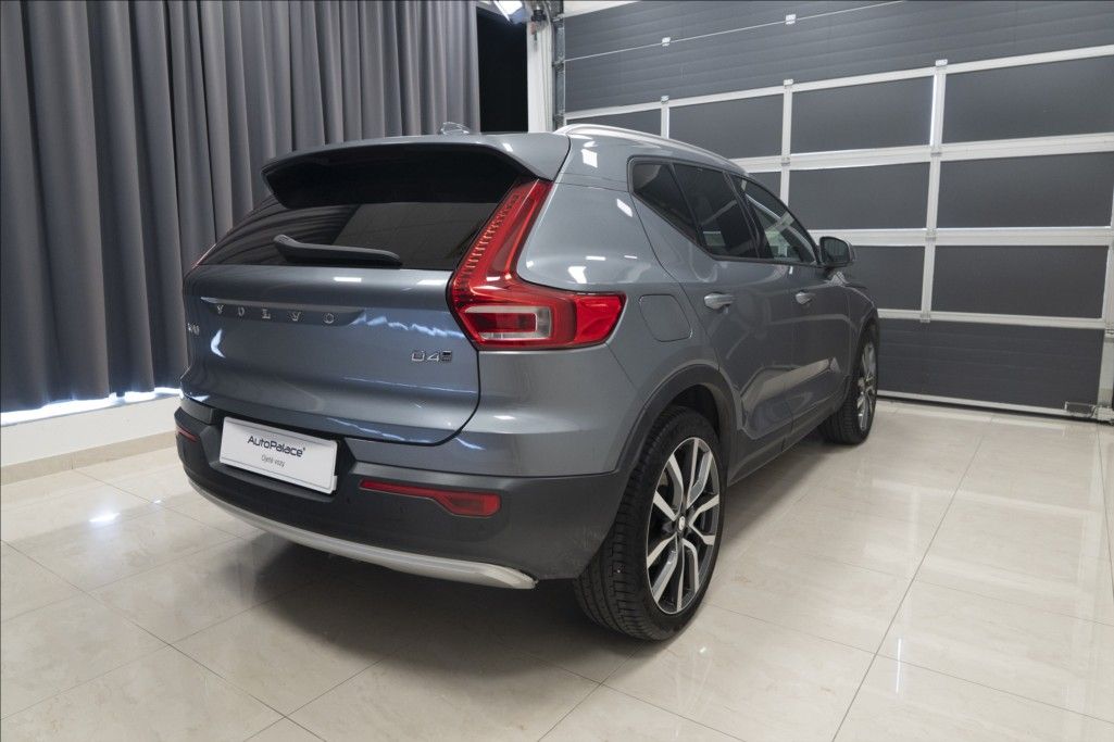 Volvo XC40, 2,0 D4 AWD NAVI KAMERA TAŽNÉ - fotka 4