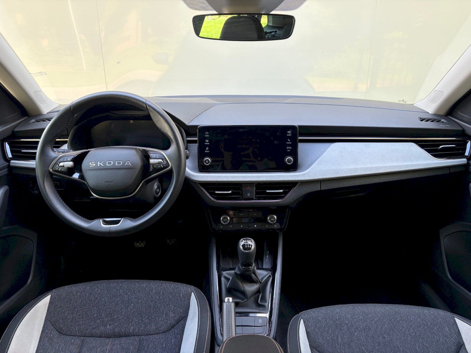 Škoda Scala, 1.0 TSI 85kW Top Selection 6MP - fotka 5