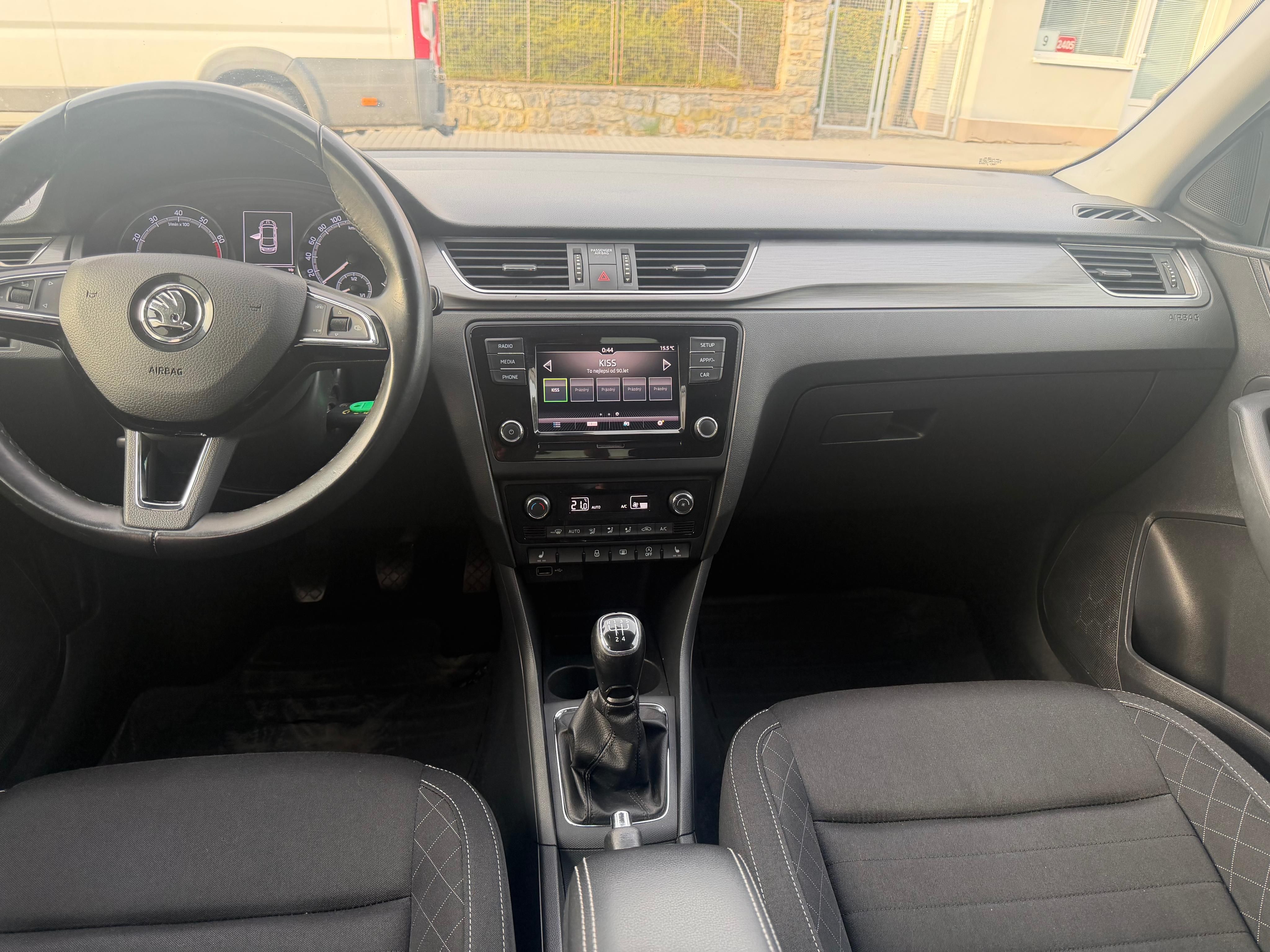 Škoda Rapid, 1.0 tsi,ČR,výhřev,aut.klima - fotka 6