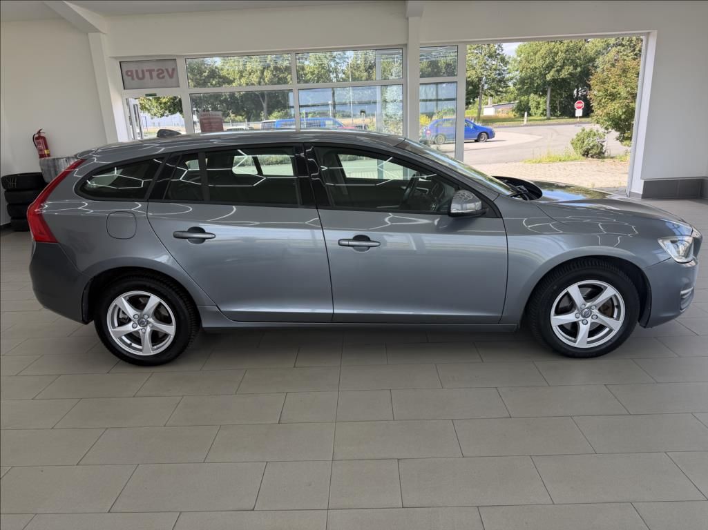 Volvo V60, 2,0 D, Automat, pouze 93tkm - fotka 5