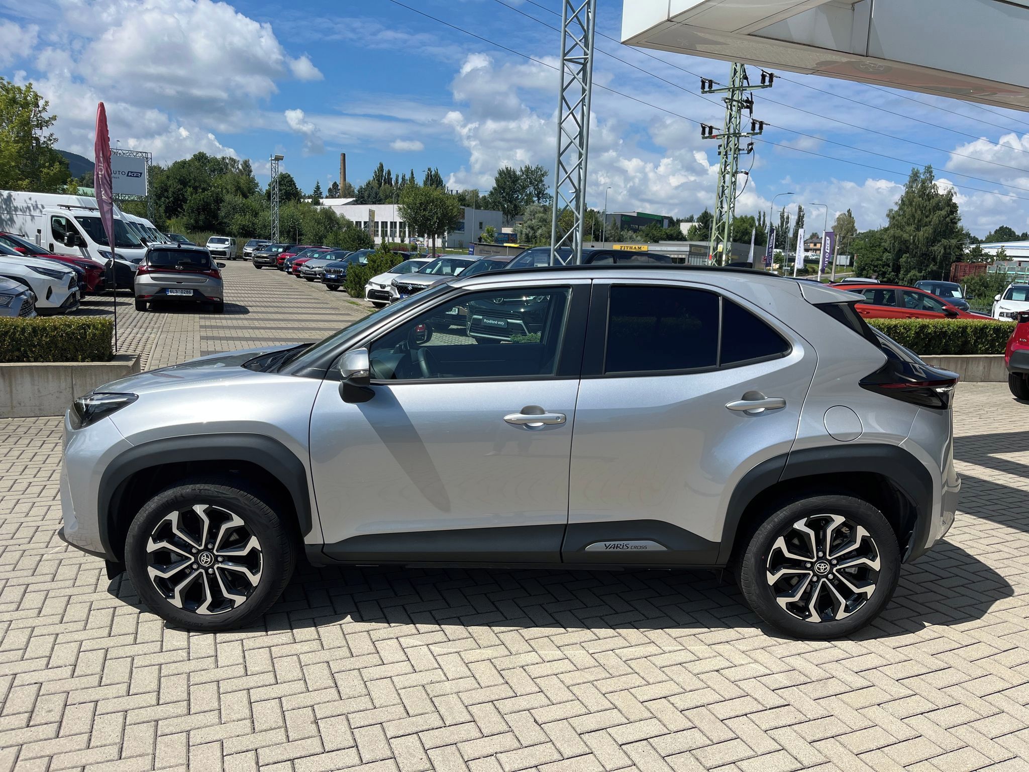 Toyota Yaris Cross, 1.5 Hybrid e-CVT 4x4 Style - fotka 3