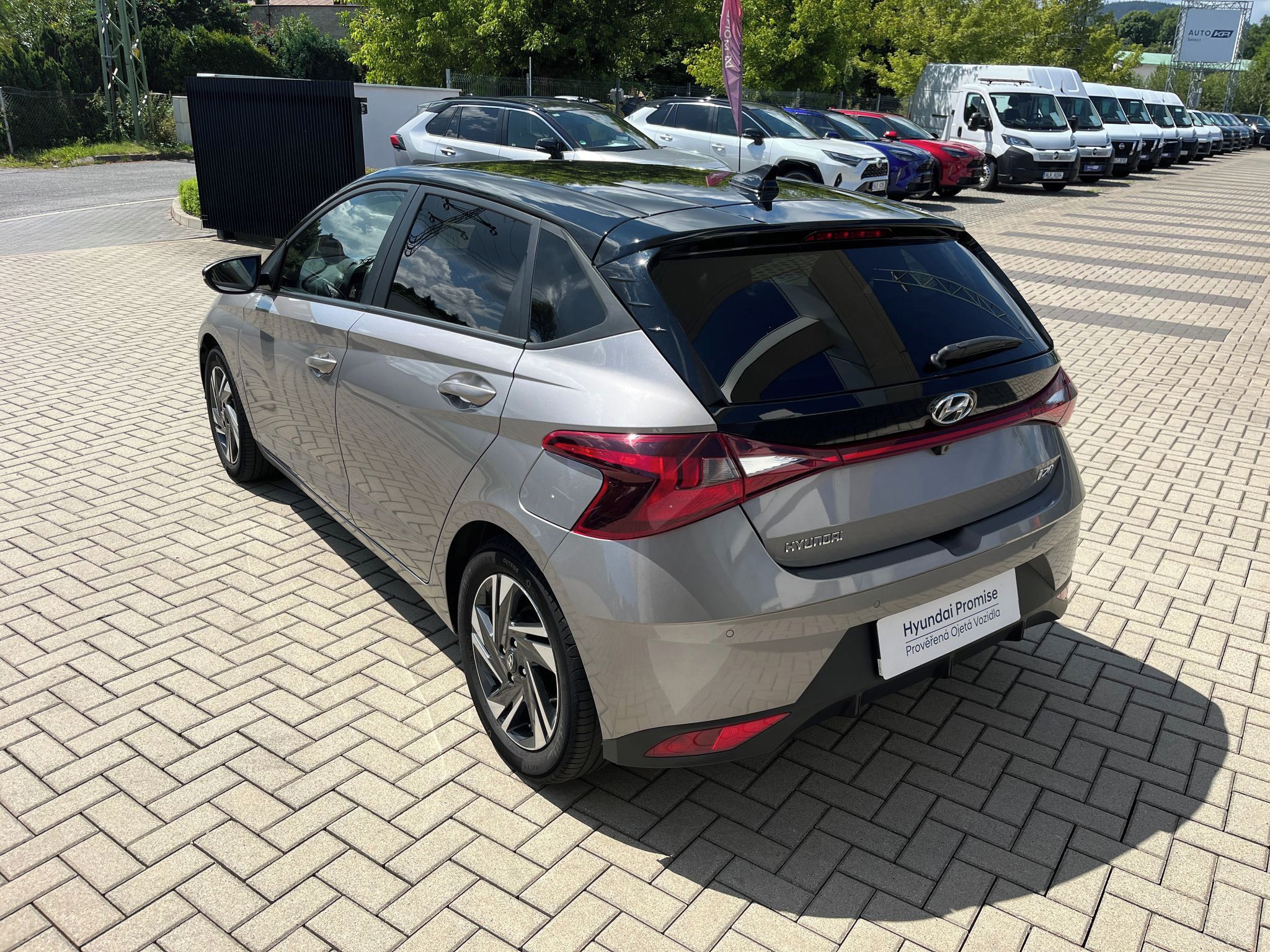 Hyundai i20, 1,2i 84k Smart - fotka 4