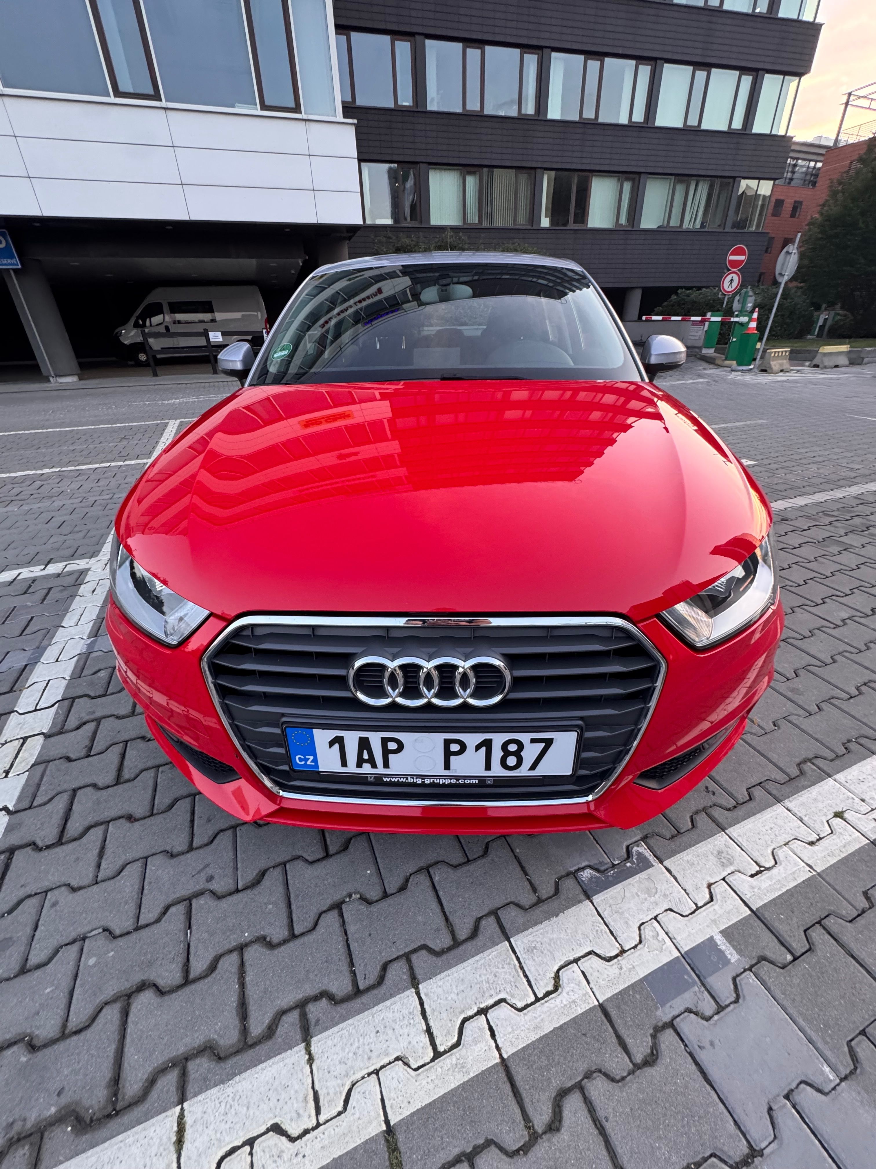 Audi A1, Audi A1 1.4 tdi Sportback TOP - fotka 4