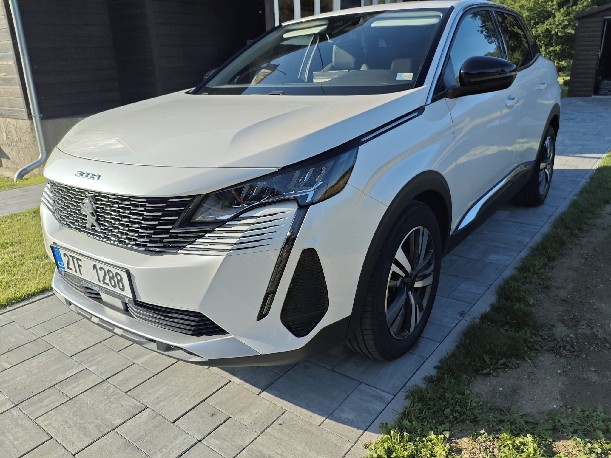 Peugeot 3008, Allure Pack 1,2 Pure Tech - fotka 4